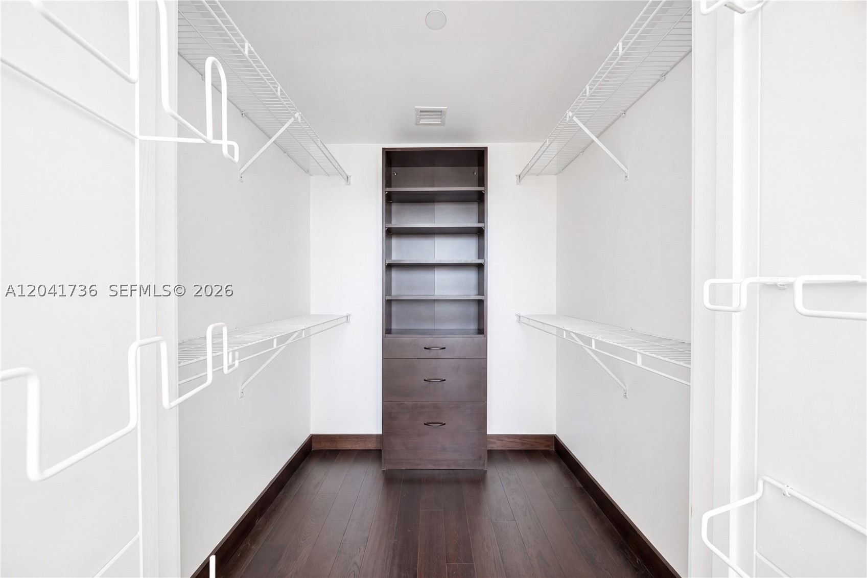 888 Biscayne Blvd #2101 Miami, FL 33132