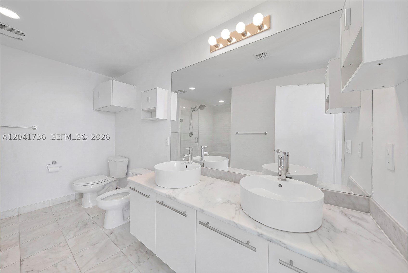 888 Biscayne Blvd #2101 Miami, FL 33132