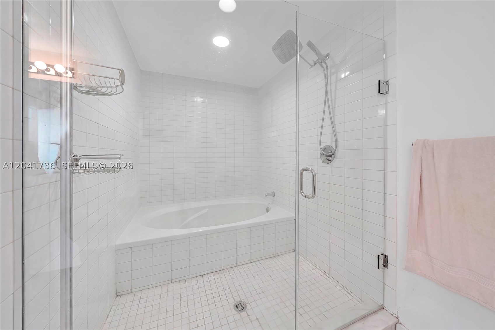 888 Biscayne Blvd #2101 Miami, FL 33132
