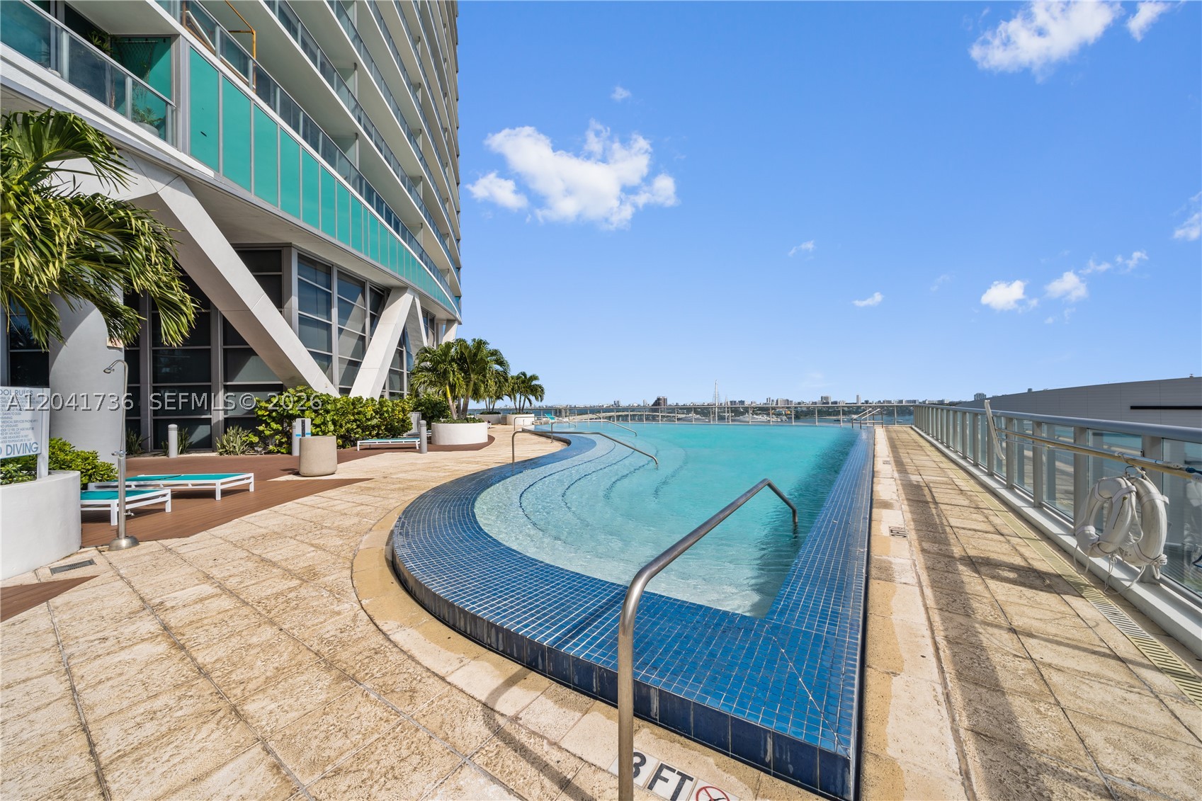 888 Biscayne Blvd #2101 Miami, FL 33132