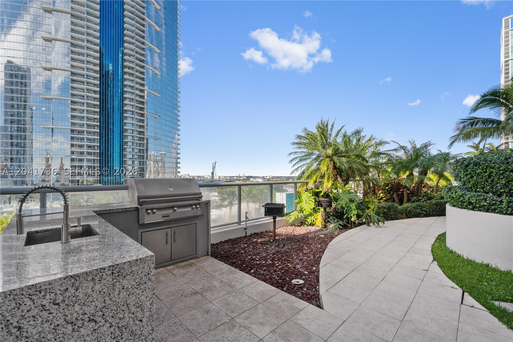 888 Biscayne Blvd #2101 Miami, FL 33132