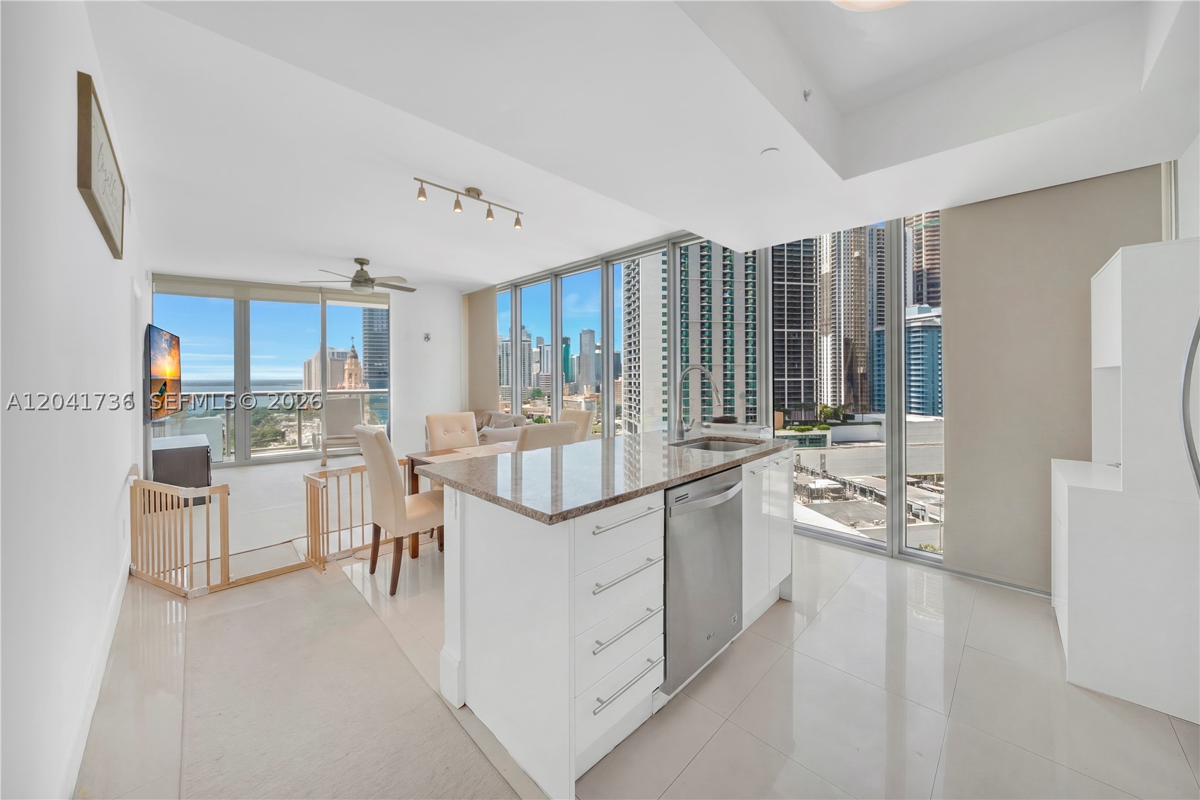 888 Biscayne Blvd #2101 Miami, FL 33132