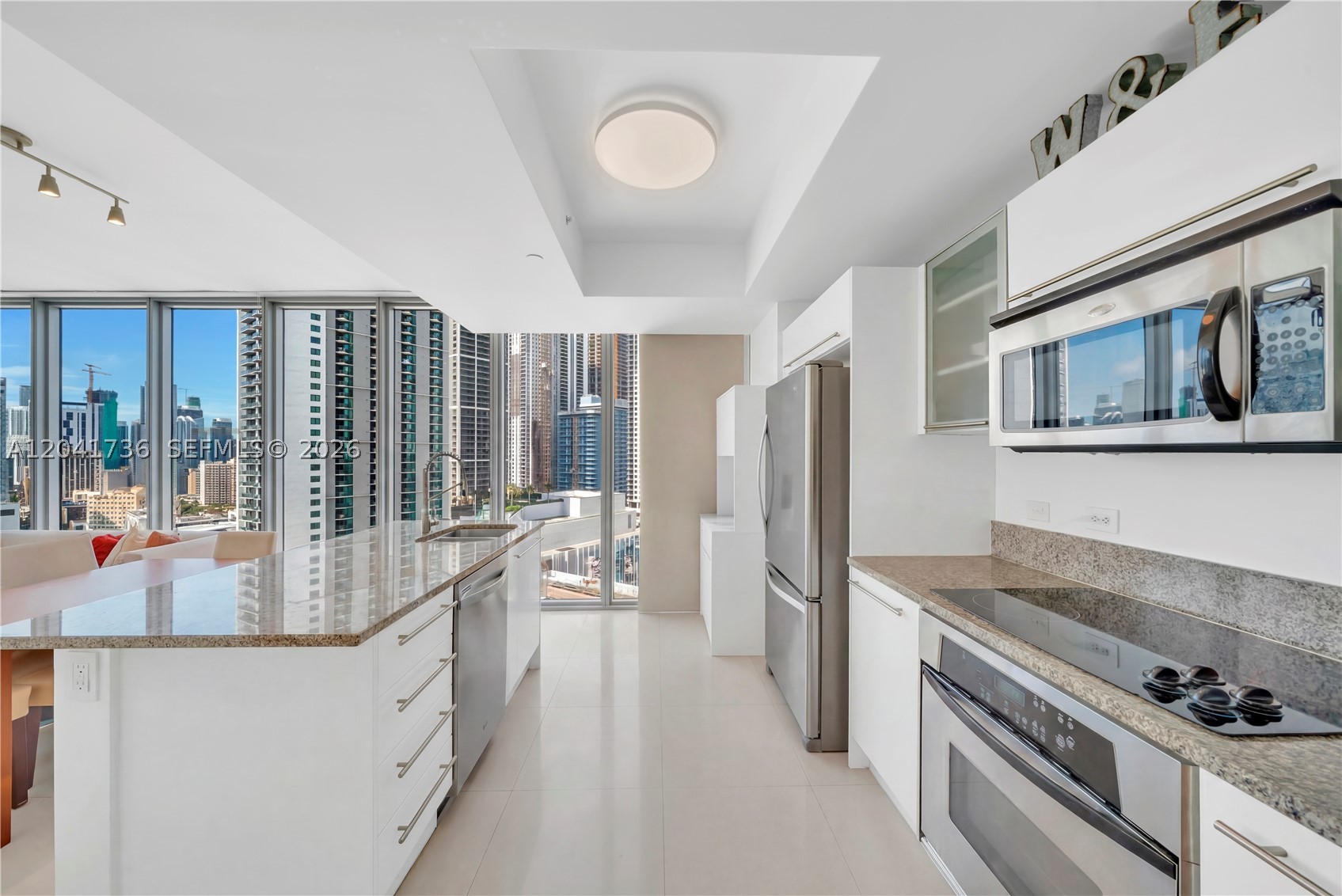 888 Biscayne Blvd #2101 Miami, FL 33132
