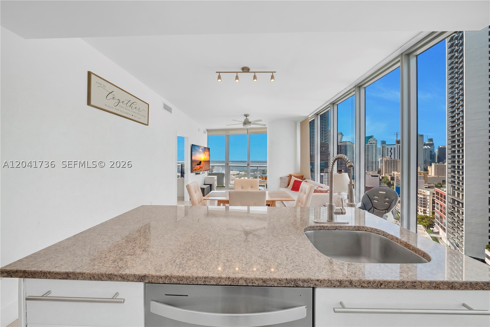 888 Biscayne Blvd #2101 Miami, FL 33132