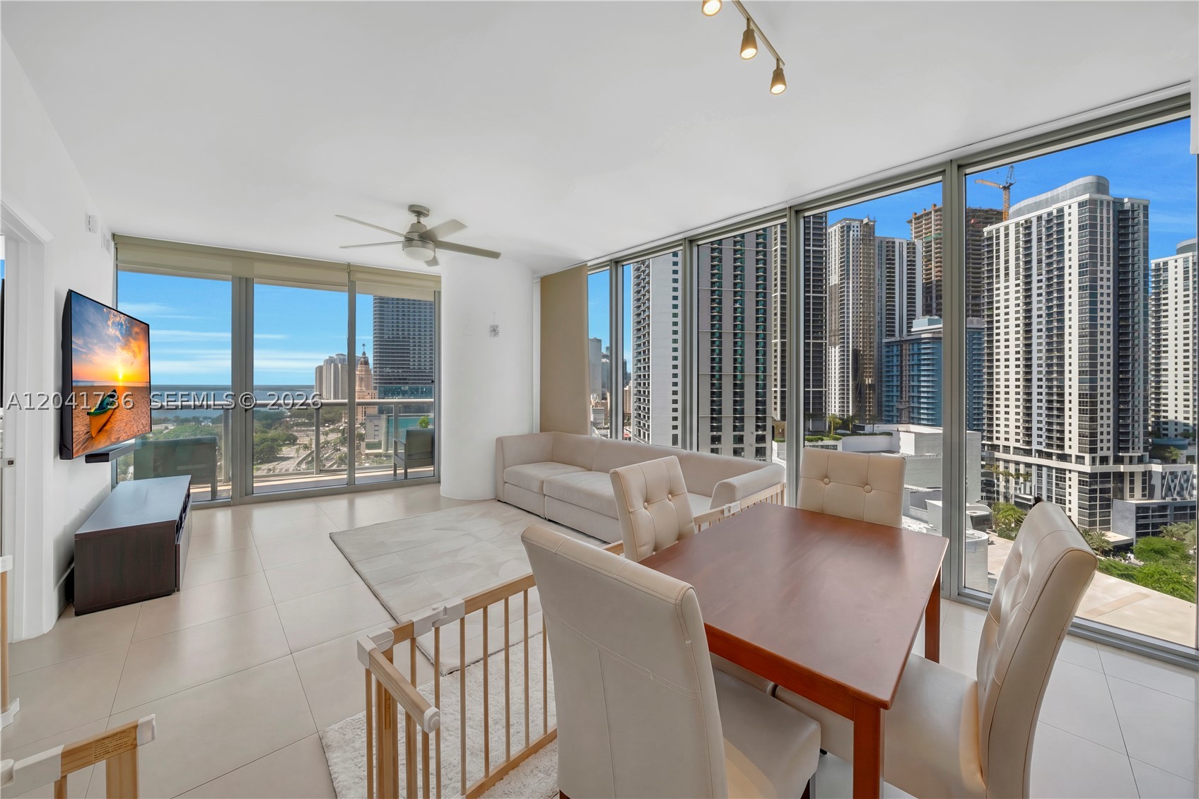 888 Biscayne Blvd #2101 Miami, FL 33132