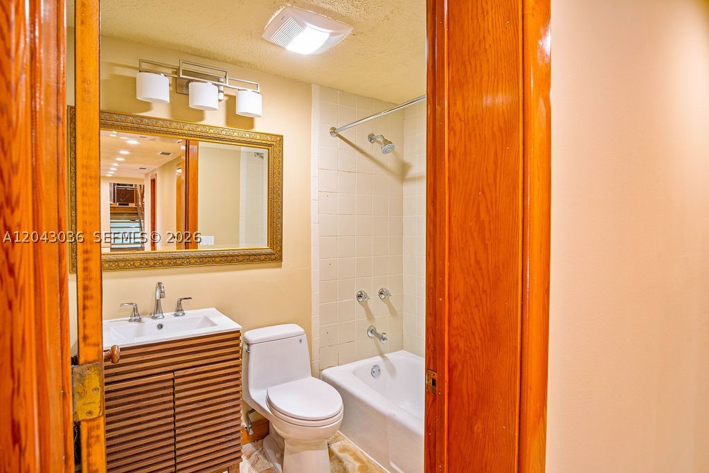 6960 Mira Flores Ave #6960 Coral Gables, FL 33143