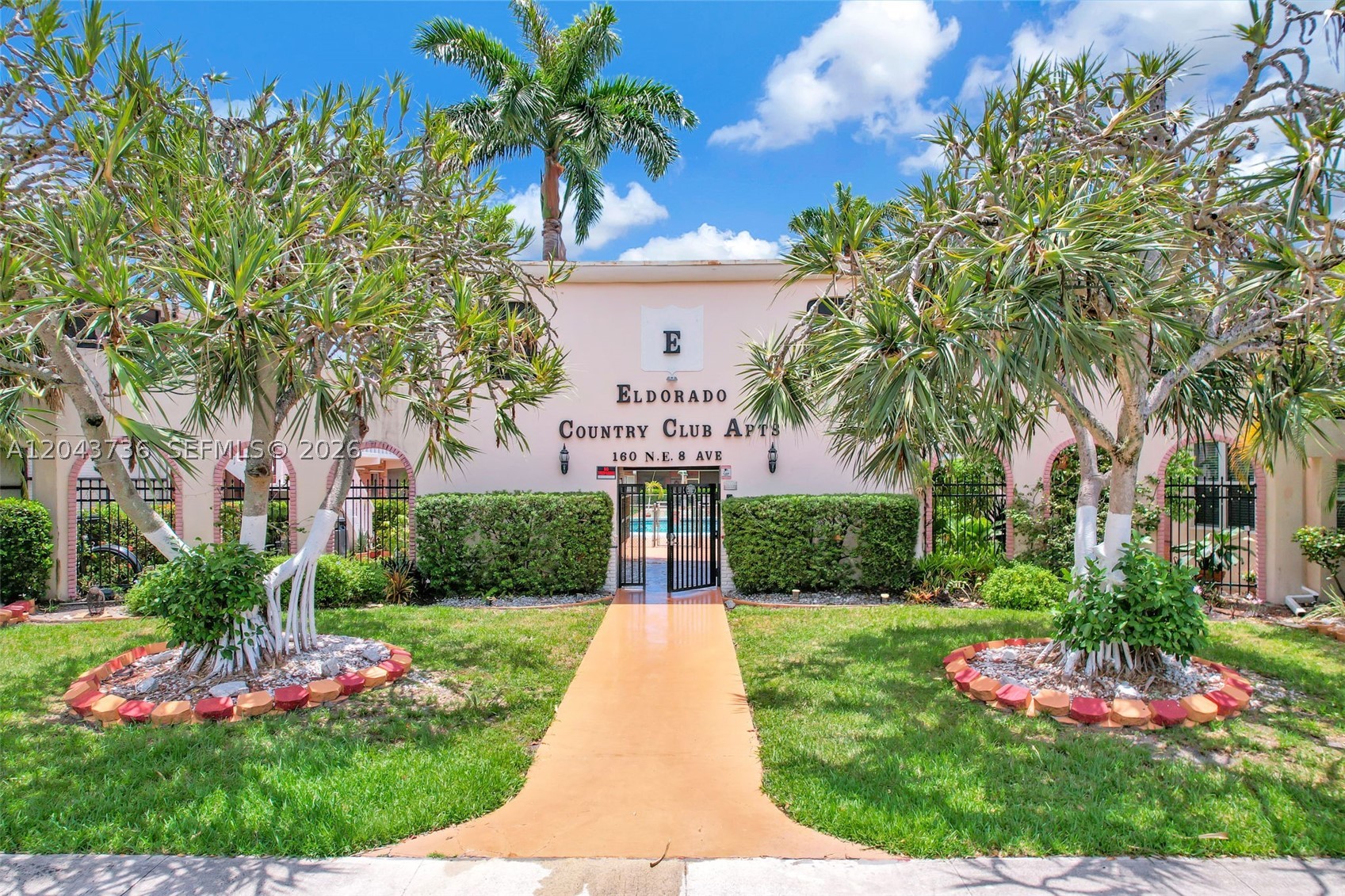 160 NE 8th Ave #27A