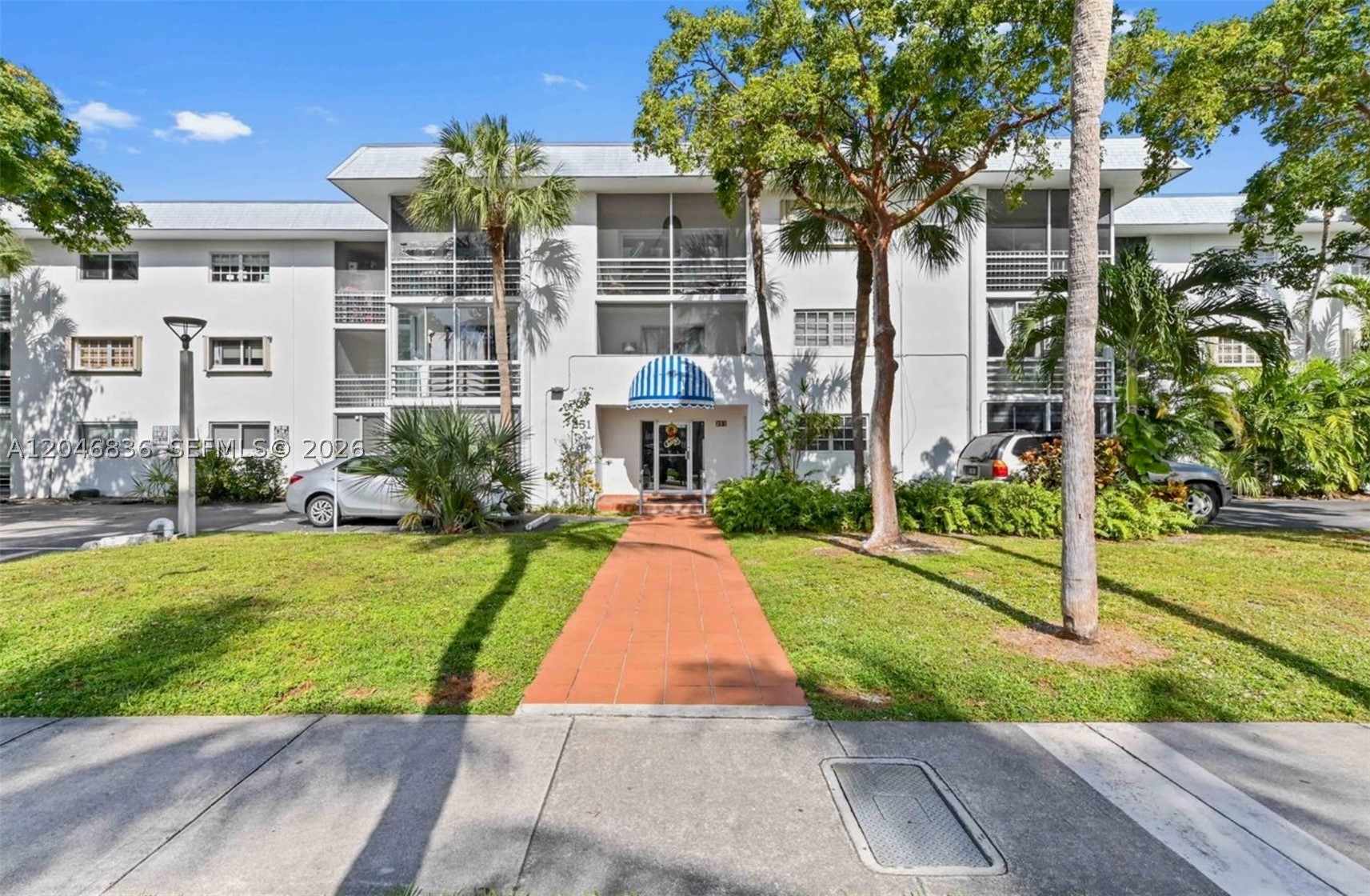 251 Galen Dr #302