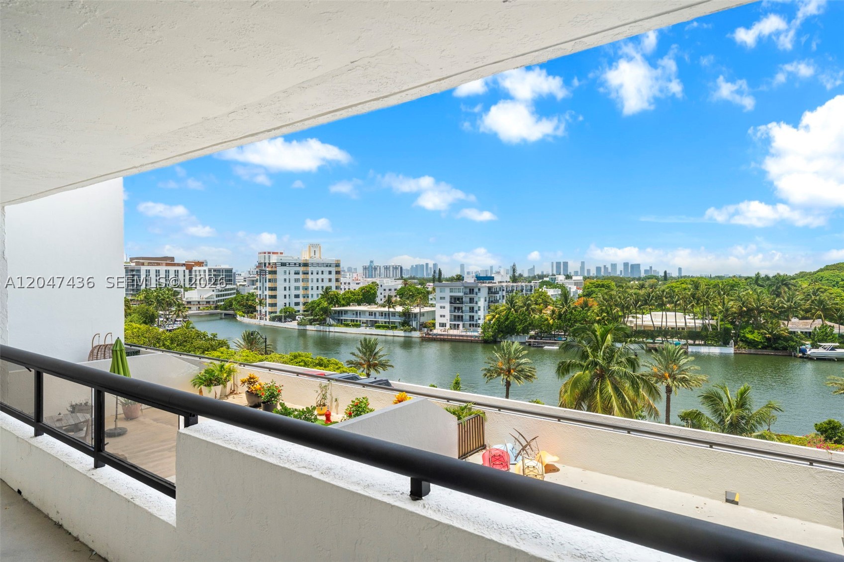 2555 Collins Ave #706
