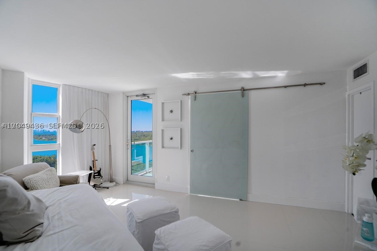 image Arlen House East16