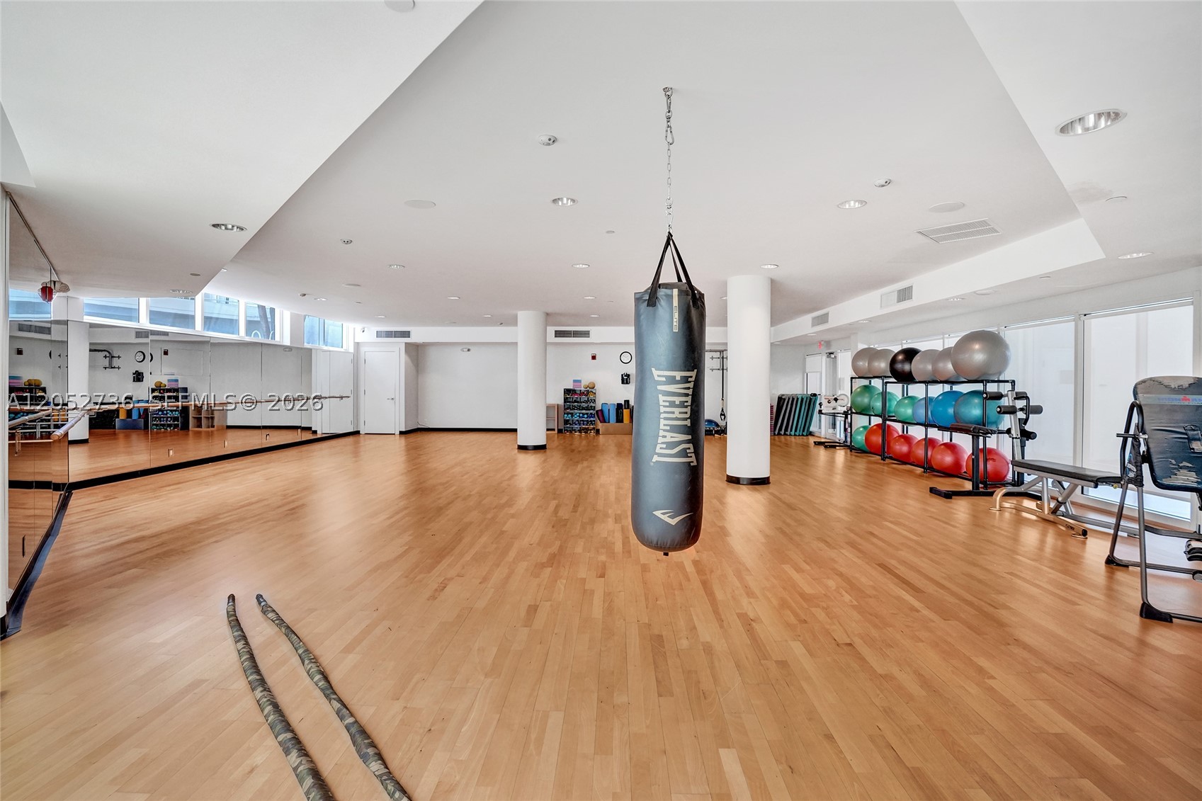 20281 E Country Clb Dr #1907 Aventura, FL 33180