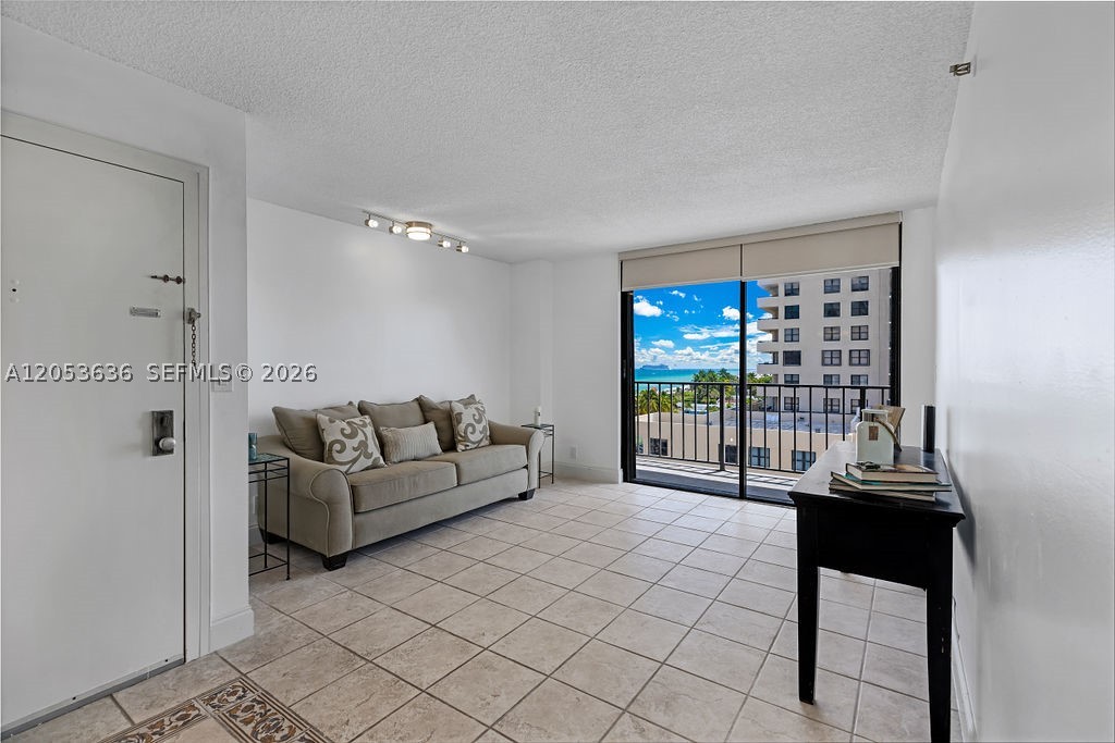2625 Collins Ave #702