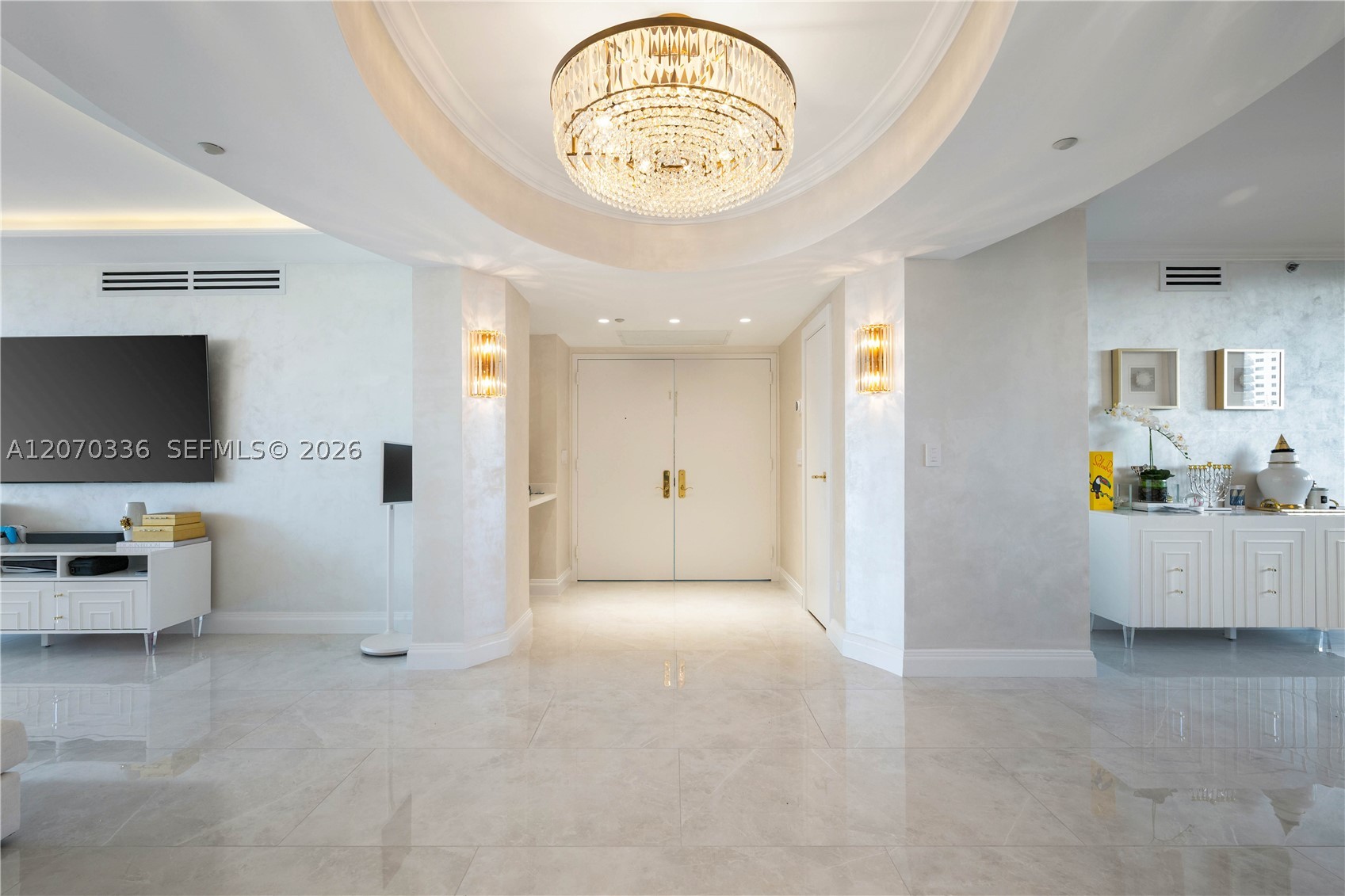 19111 Collins Ave #403
