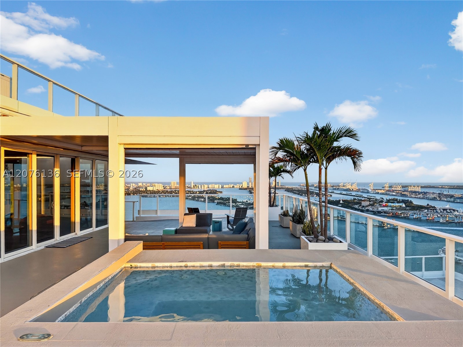 image Paramount Bay1