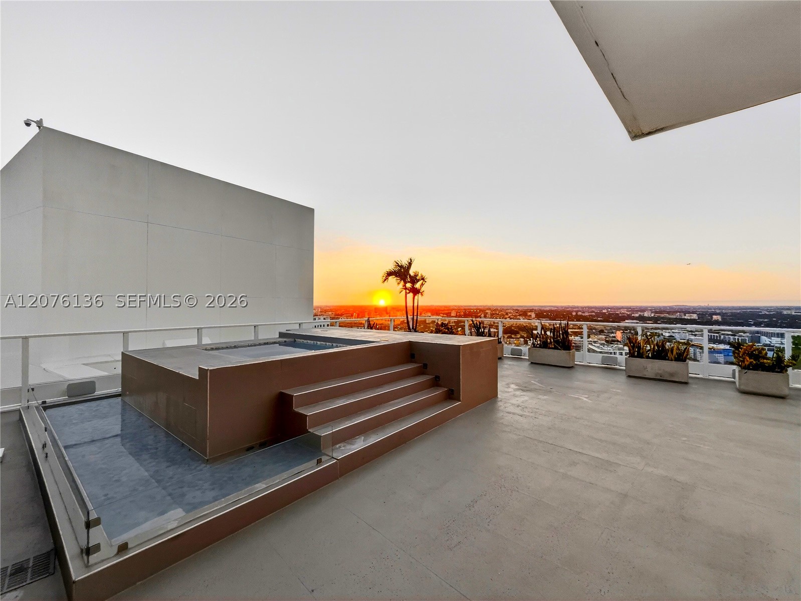 image Paramount Bay21