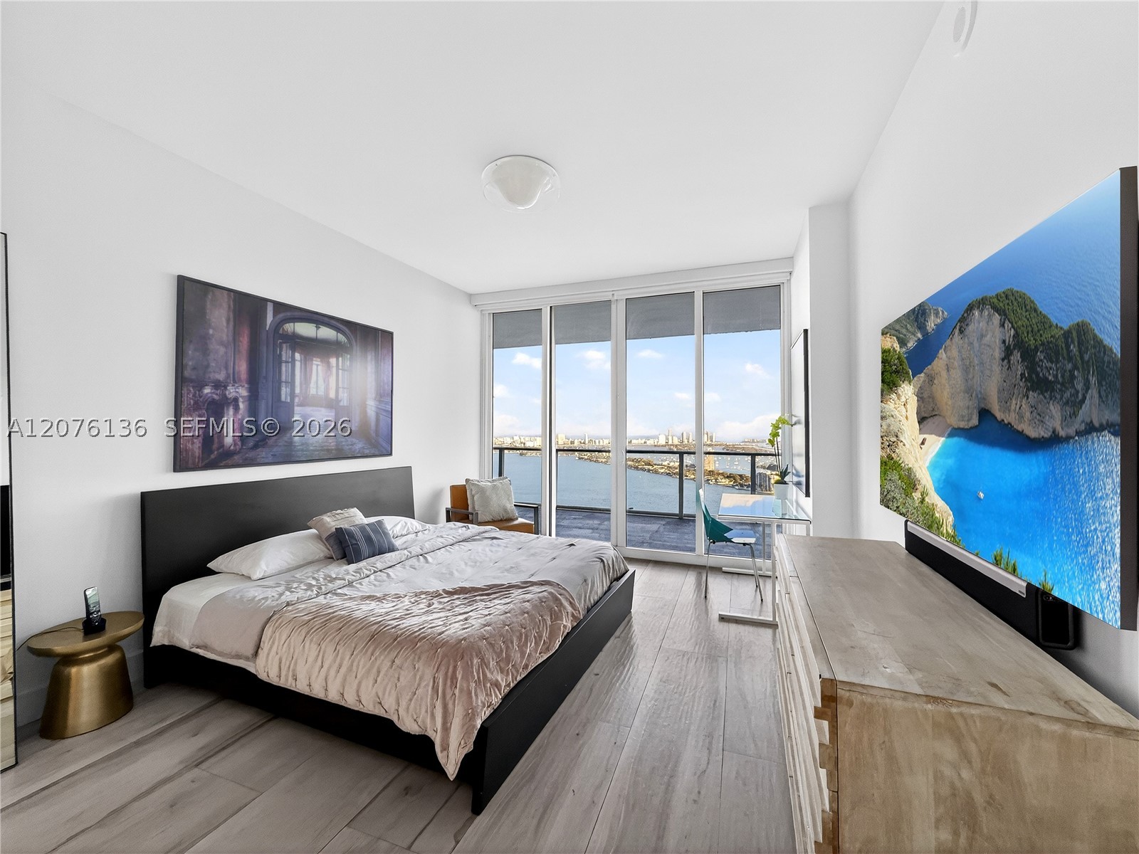 image Paramount Bay41