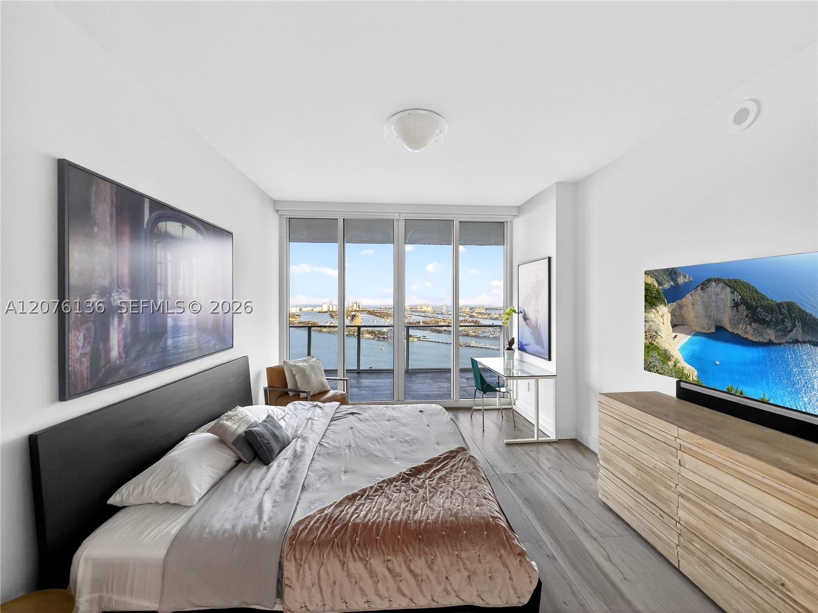 image Paramount Bay42