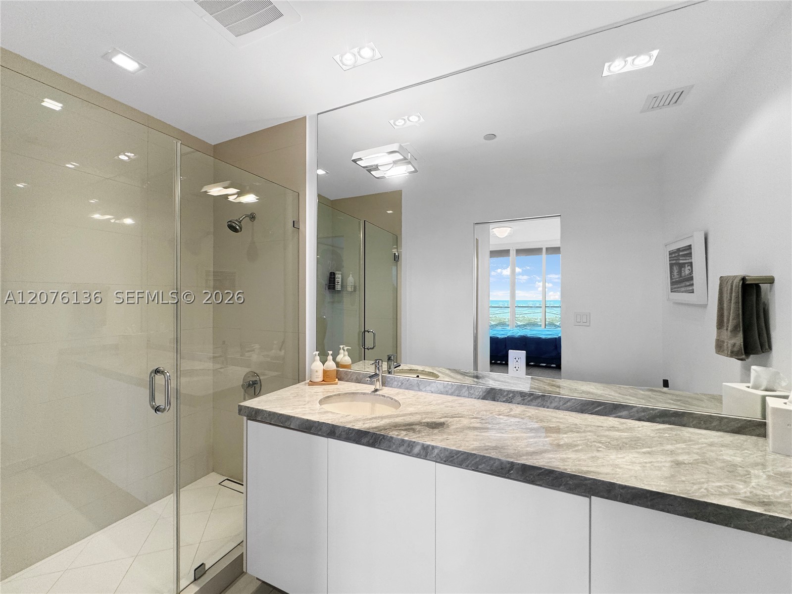 image Paramount Bay45