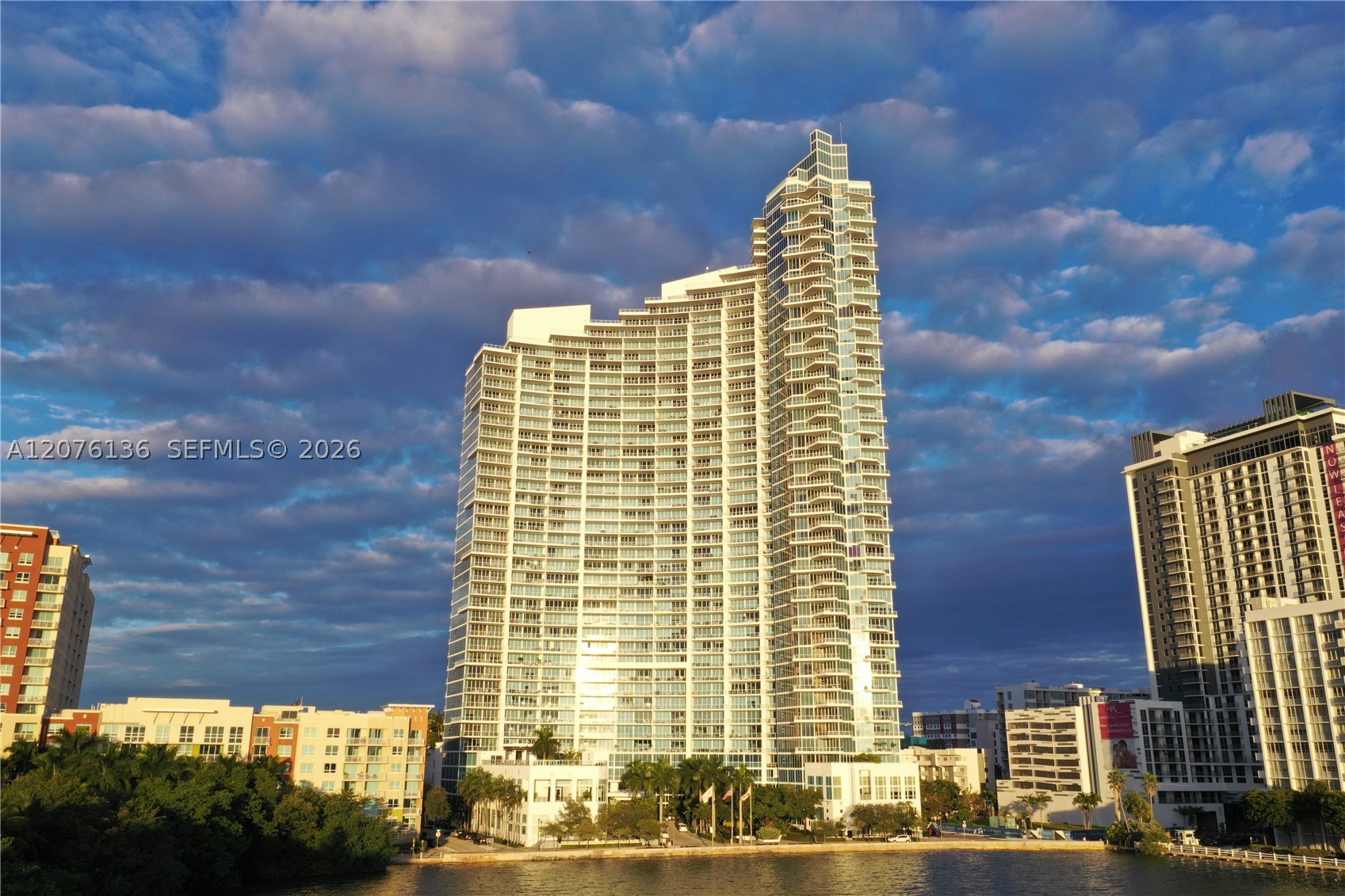 image Paramount Bay83