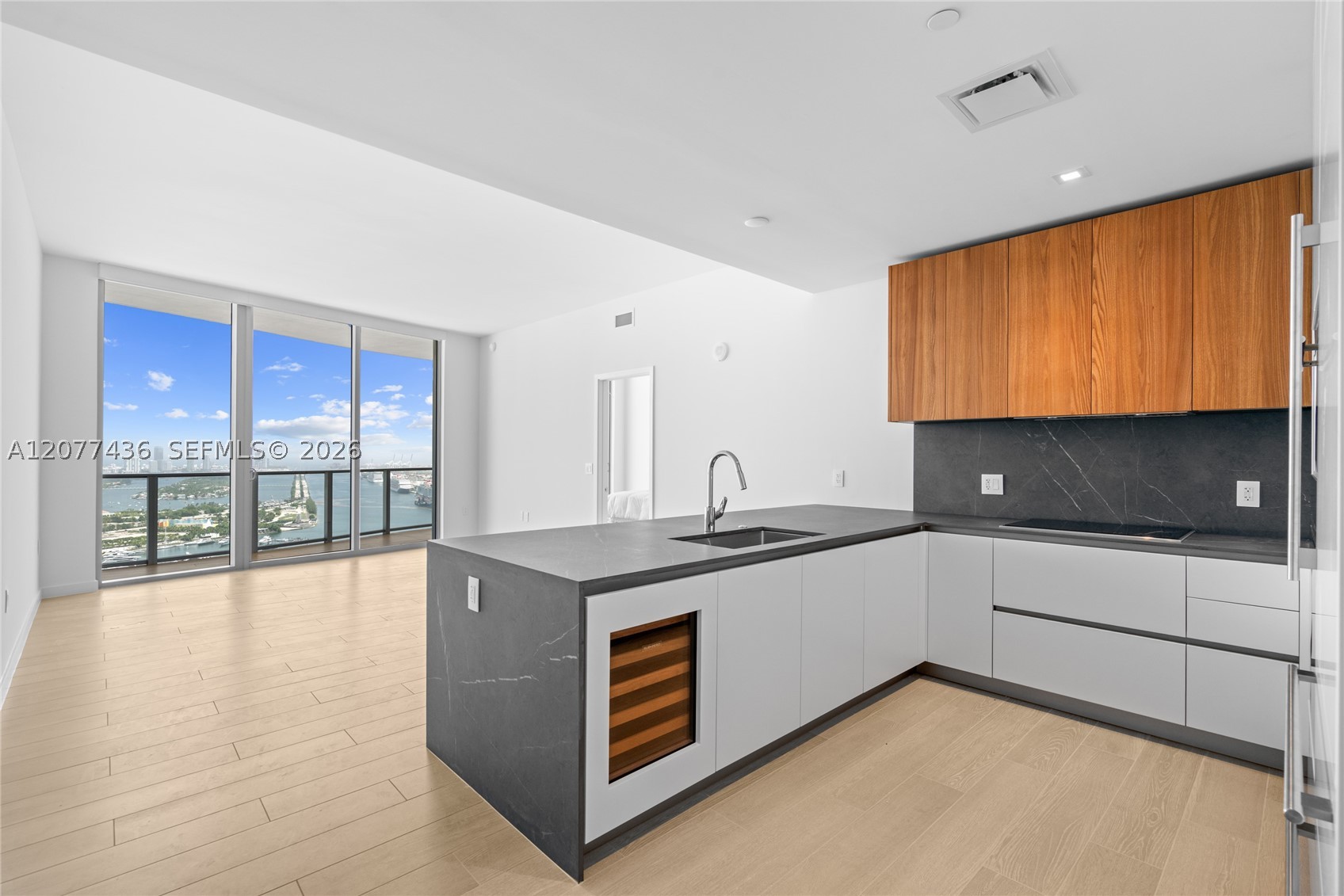 1400 Biscayne Blvd #4203 Miami, FL 33132