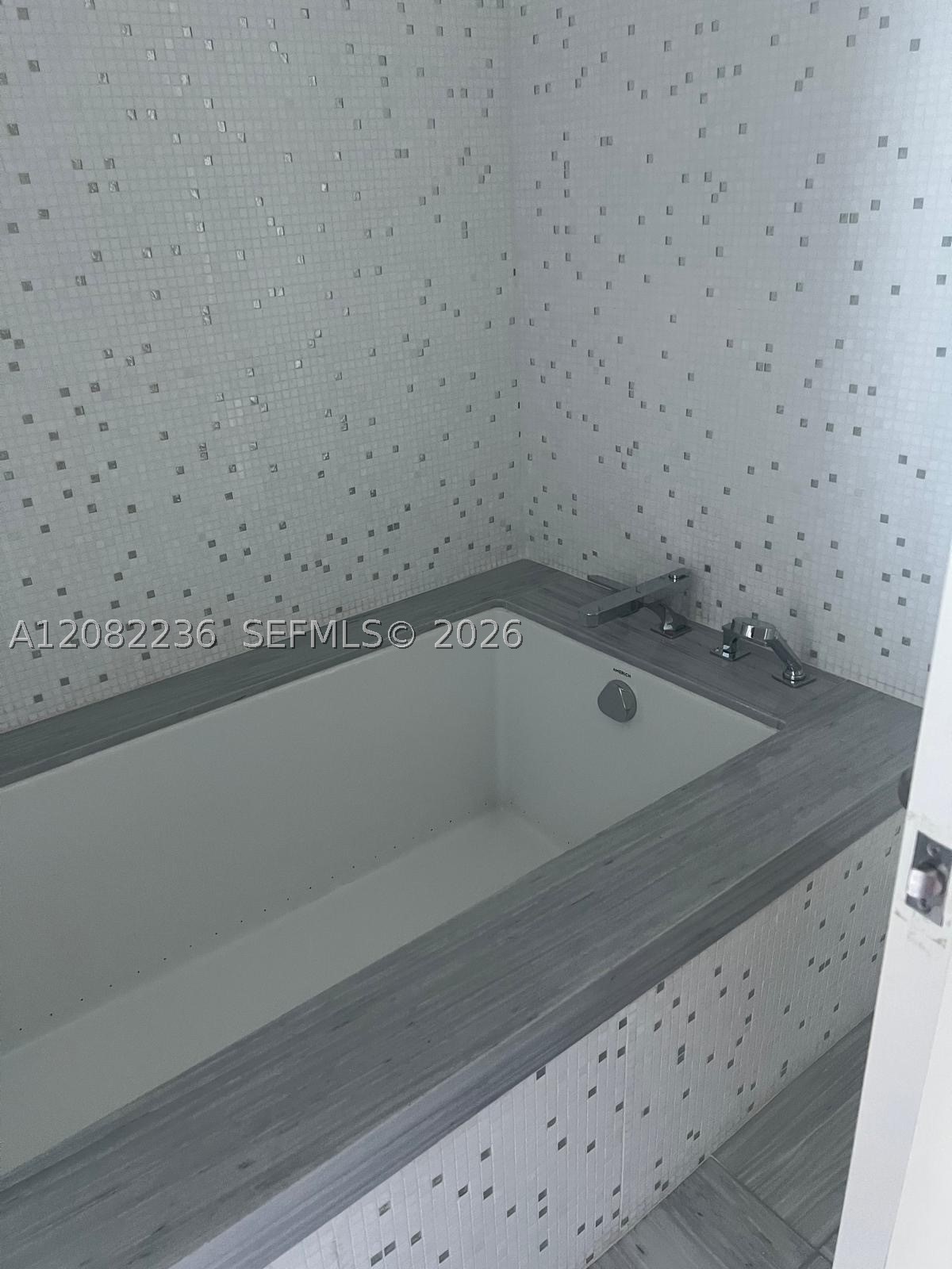 image Jade Signature14