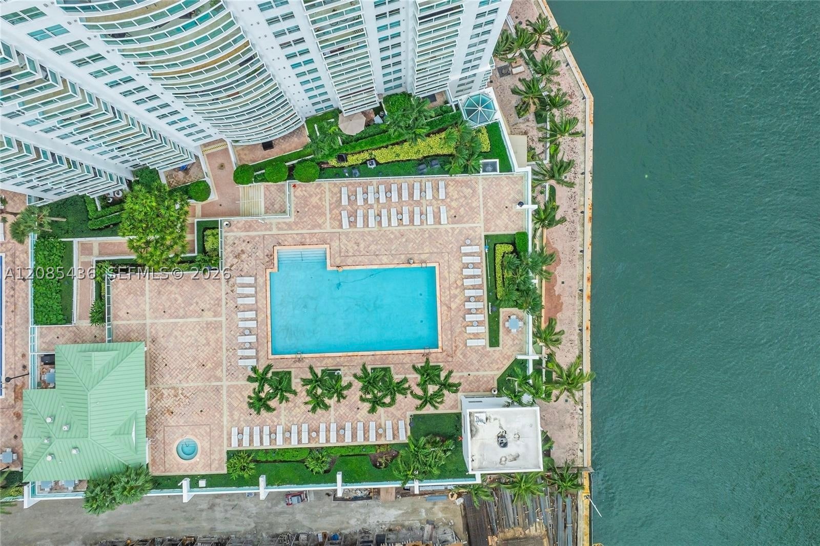 image Brickell on the River North1