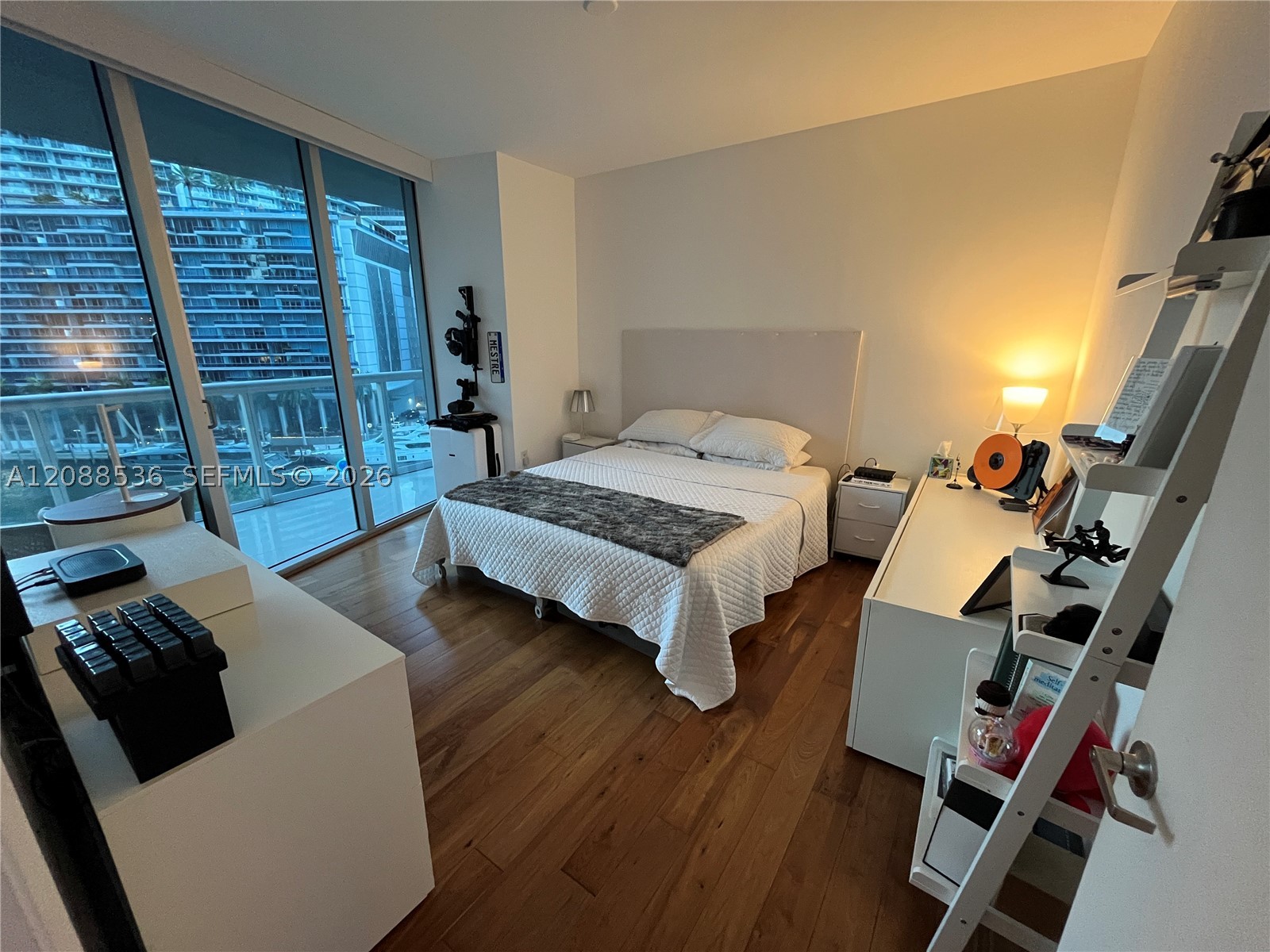 image Icon Brickell I14