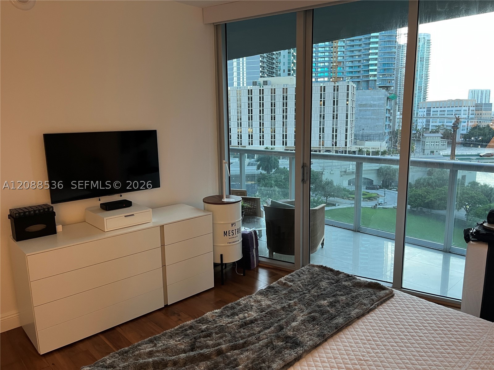 image Icon Brickell I17