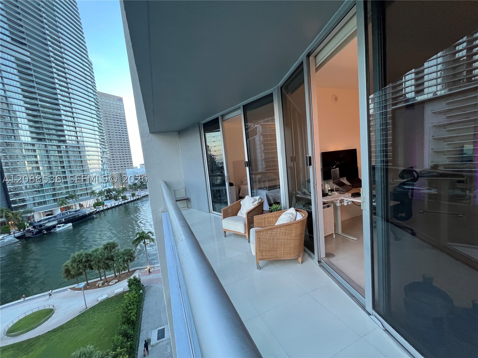 image Icon Brickell I22