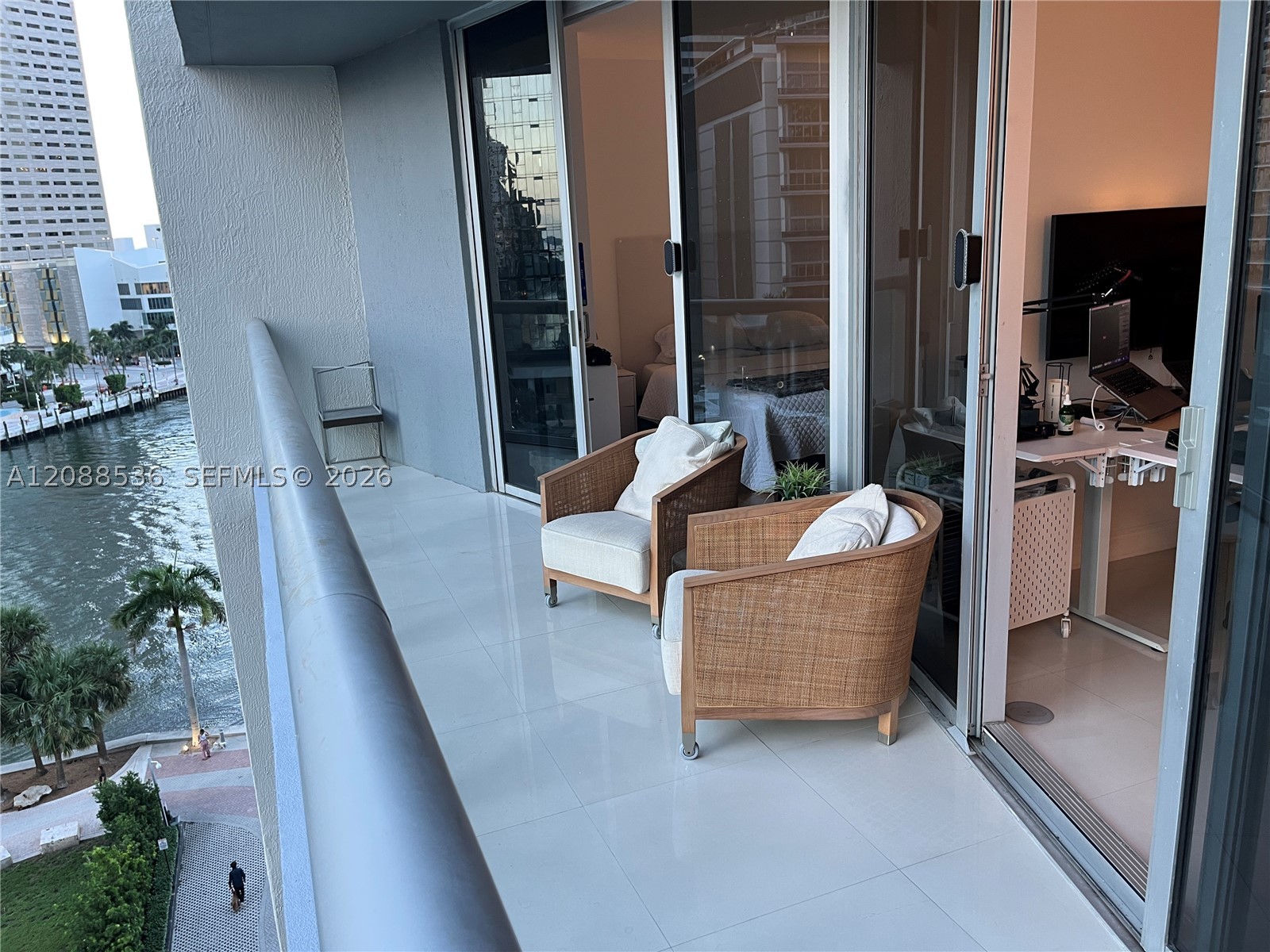 image Icon Brickell I23