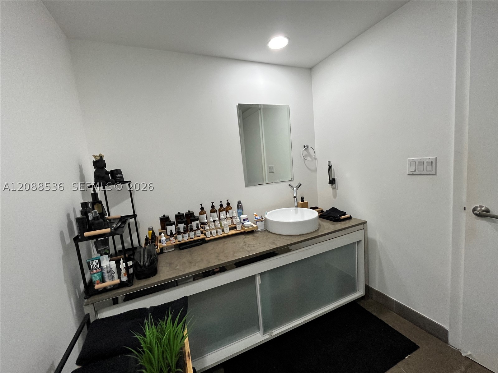 image Icon Brickell I28
