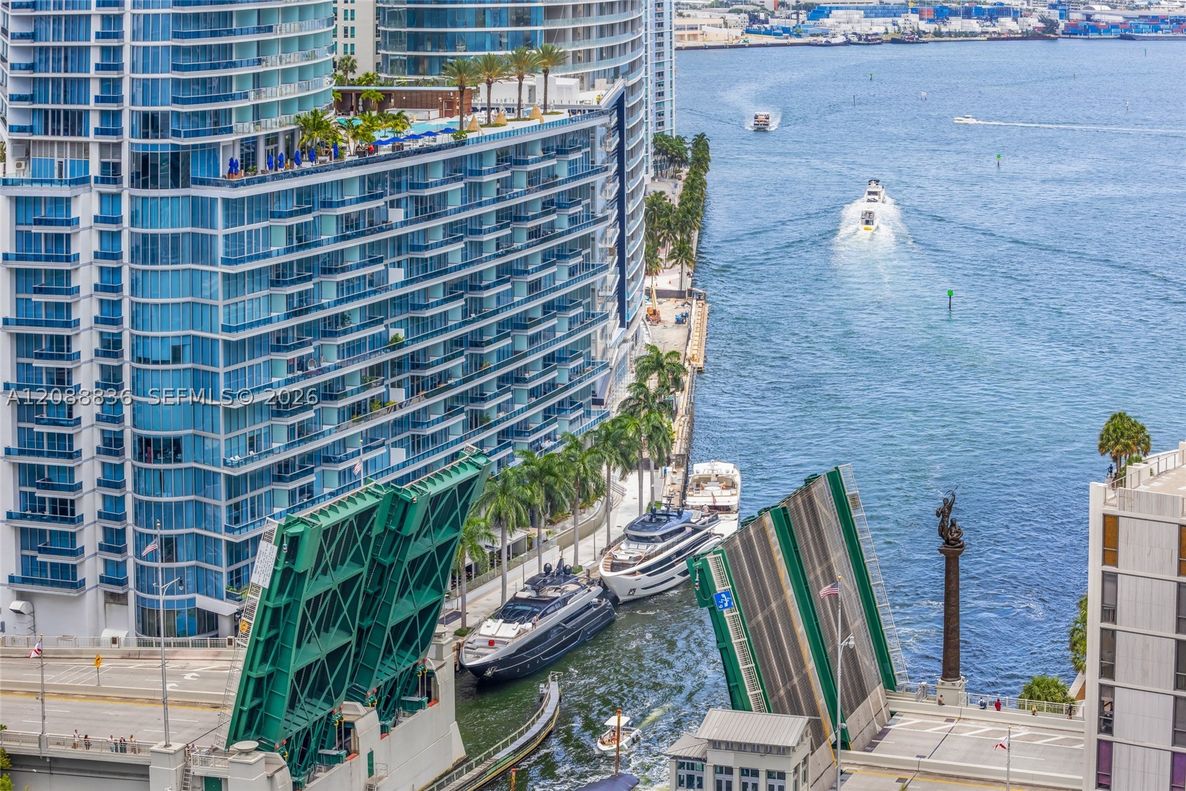 image Brickell on the River South29