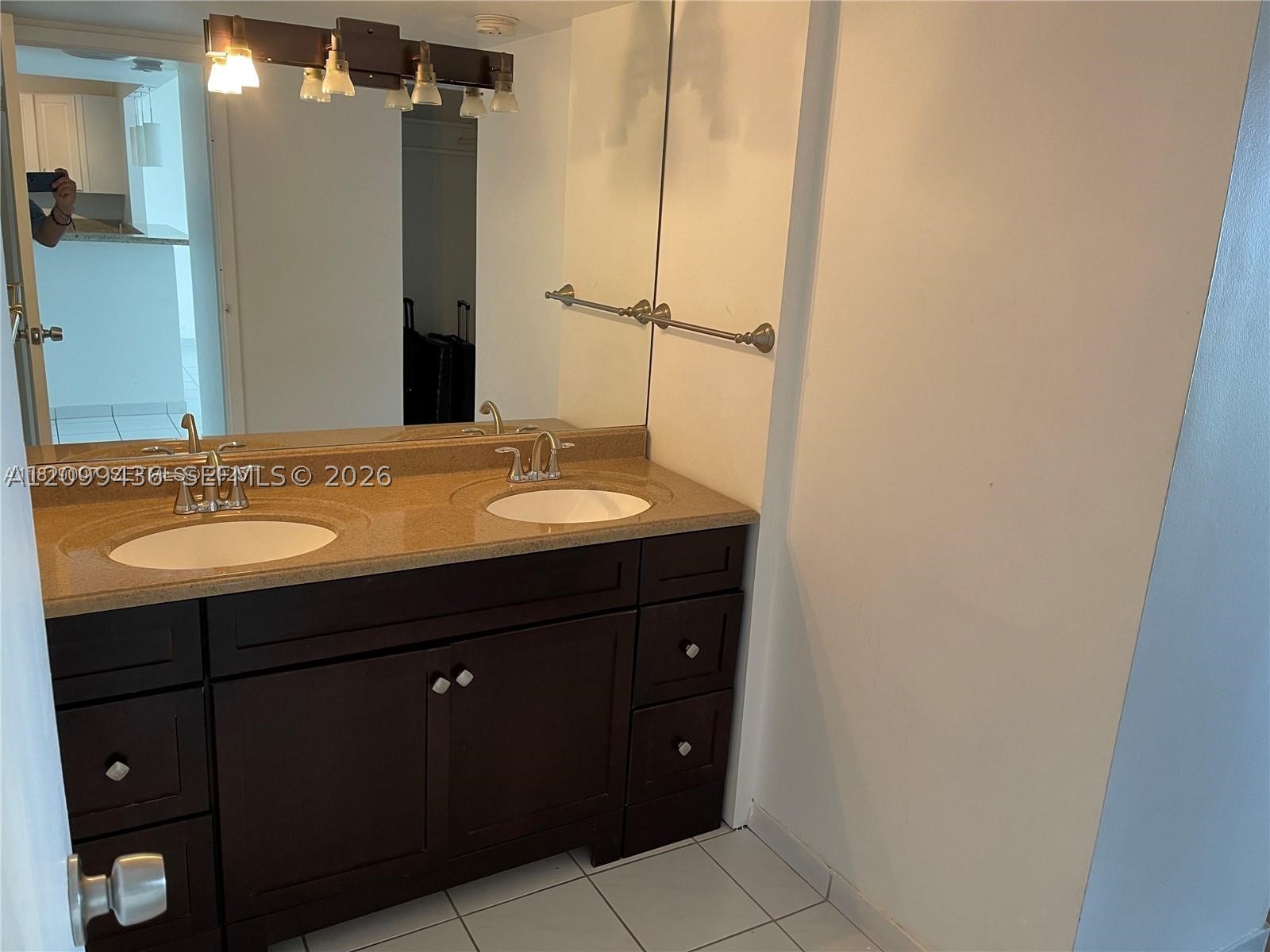 image Arlen House East8