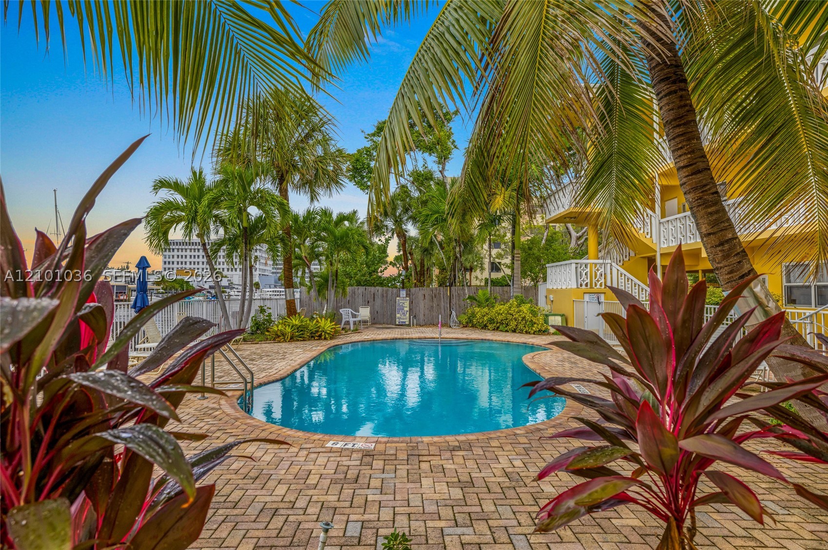 815 Middle Riv Dr #311