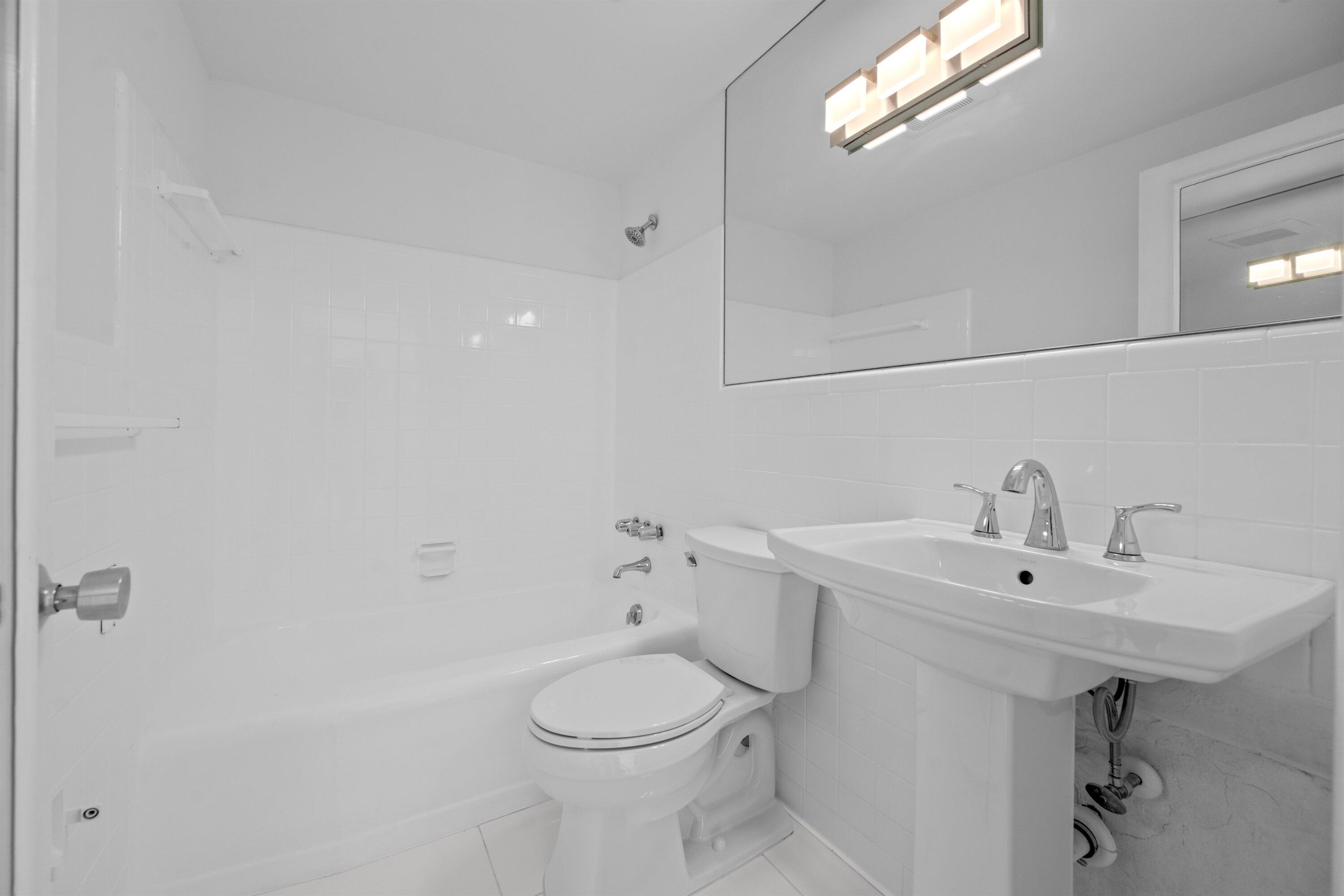 401 Peruvian #2010 Palm Beach, FL 33480