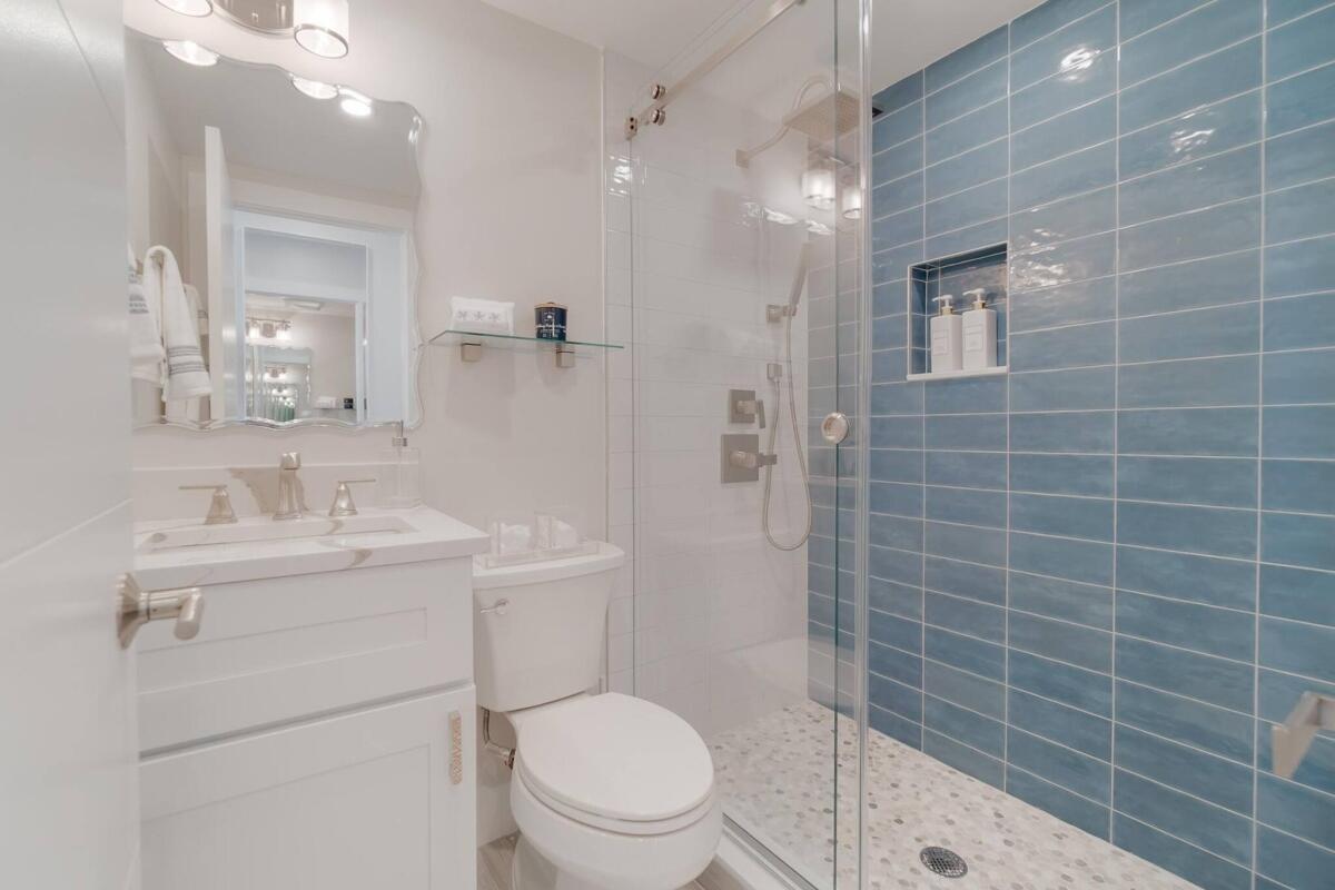 235 Sunrise #Unit 2208 Palm Beach, FL 33480