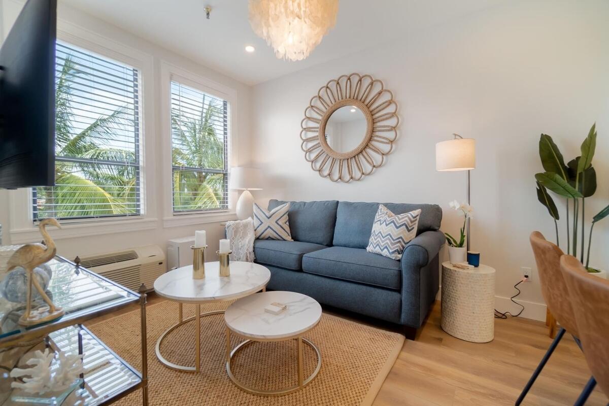 235 Sunrise #Unit 2208 Palm Beach, FL 33480