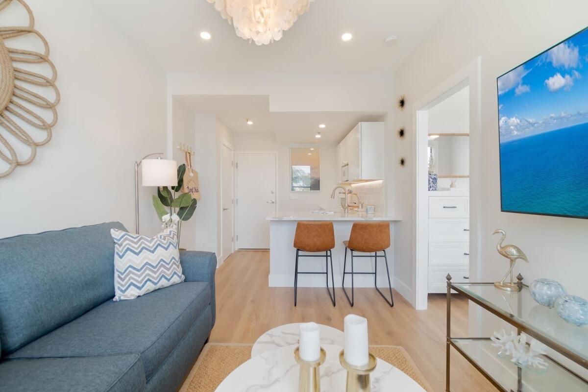 235 Sunrise #Unit 2208 Palm Beach, FL 33480