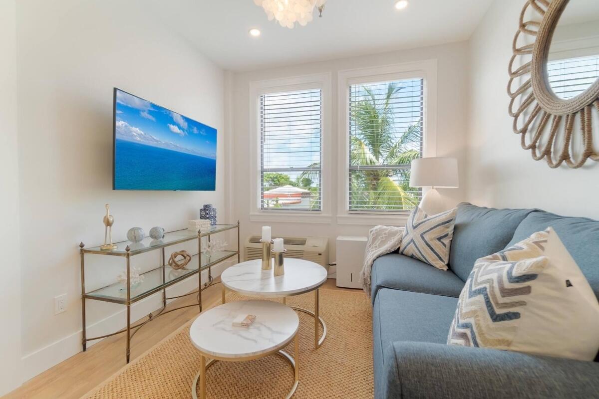 235 Sunrise #Unit 2208 Palm Beach, FL 33480