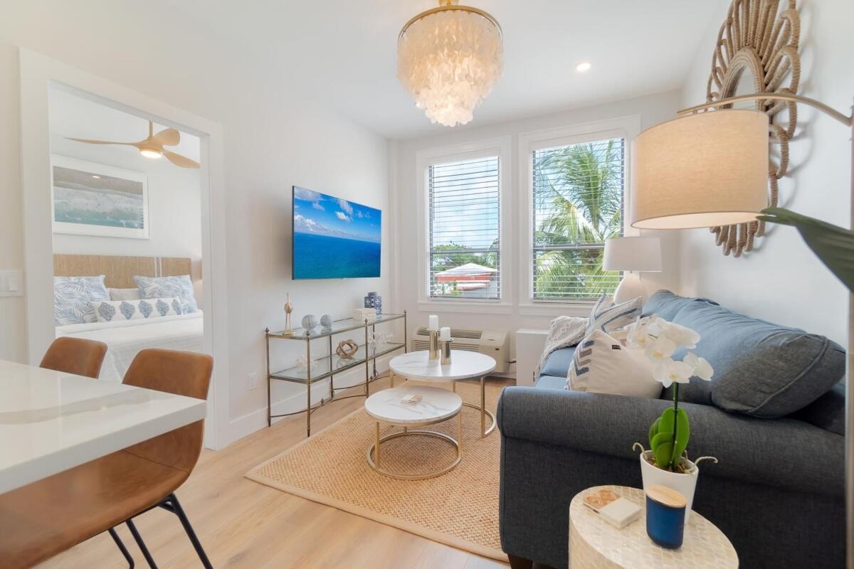 235 Sunrise #Unit 2208 Palm Beach, FL 33480