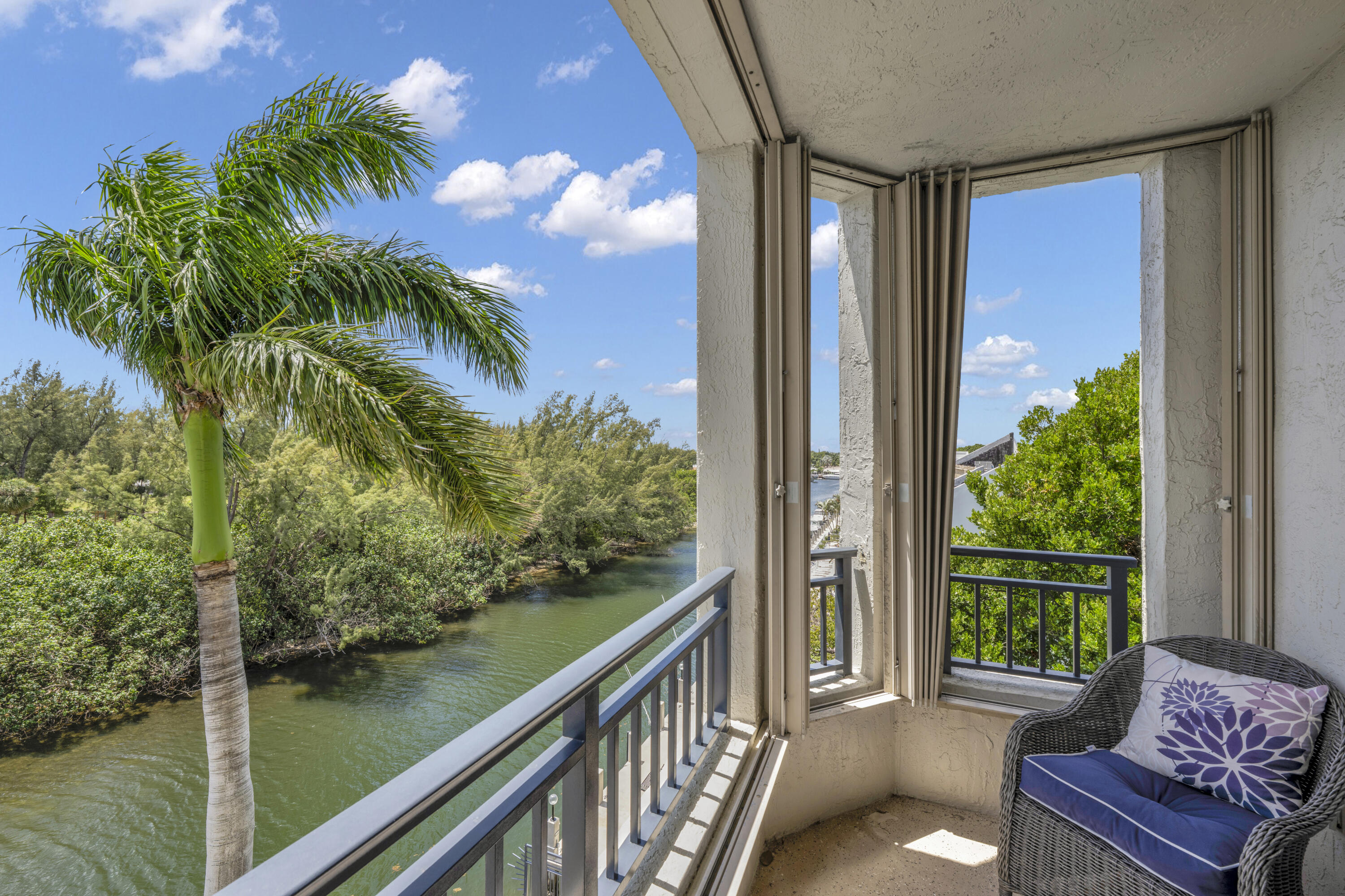 2880 NE 14th St #413 Pompano Beach, FL 33062