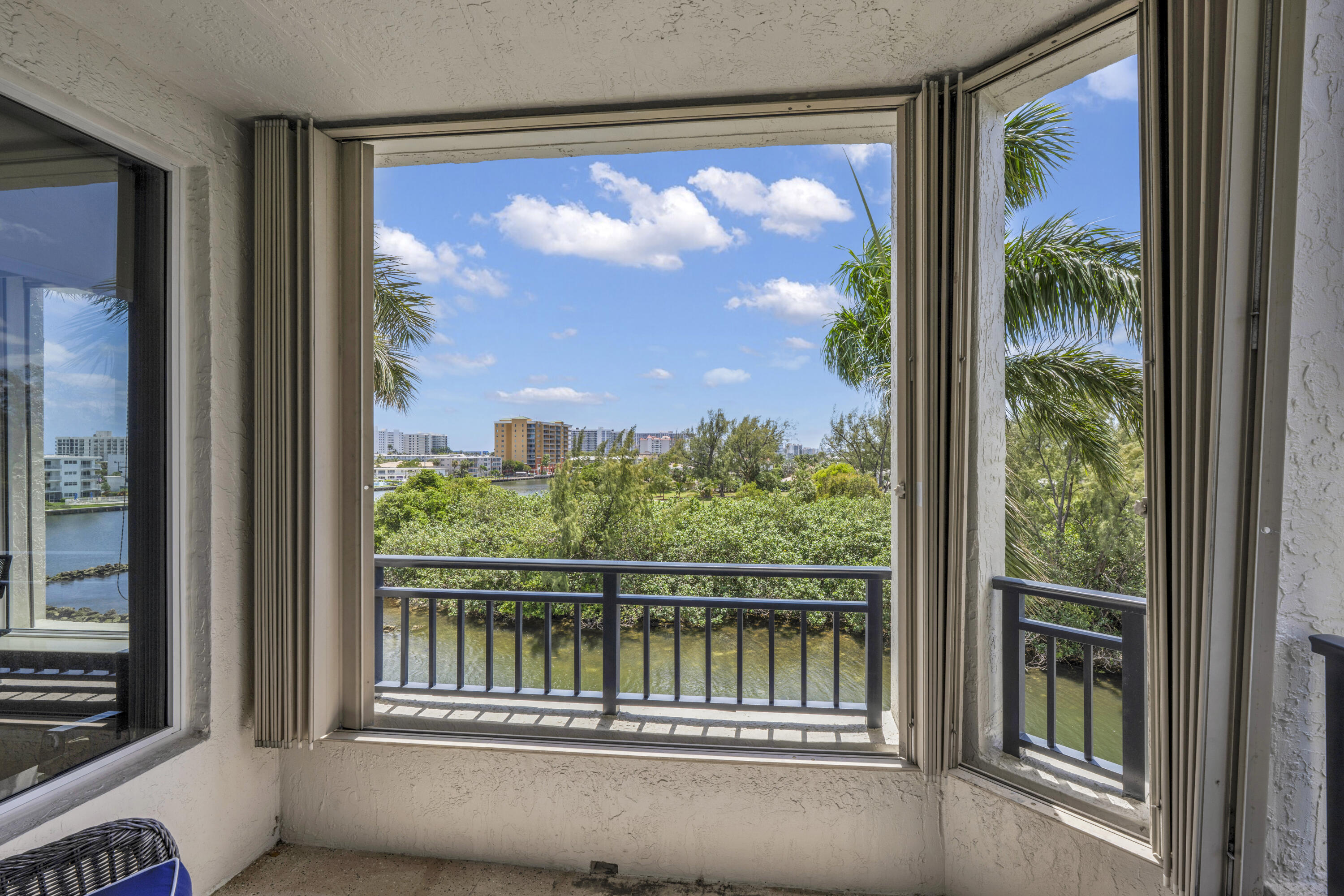 2880 NE 14th St #413 Pompano Beach, FL 33062