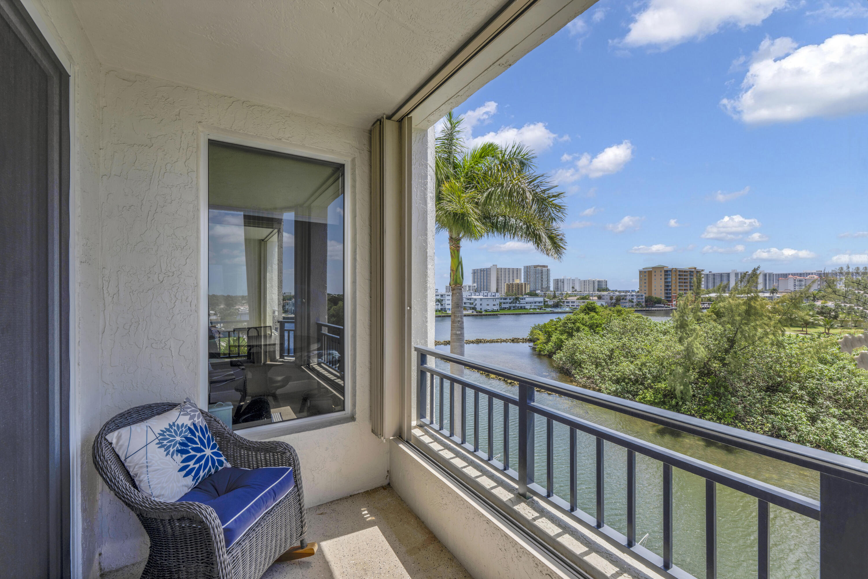 2880 NE 14th St #413 Pompano Beach, FL 33062