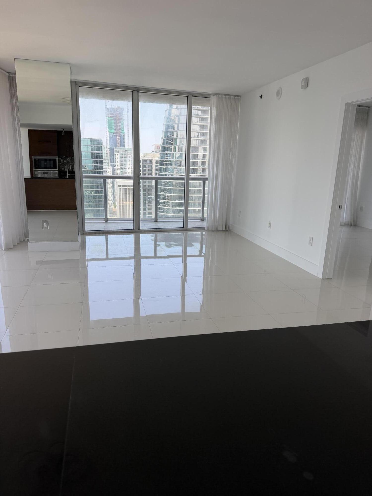 475 Brickell #4615 Miami, FL 33131