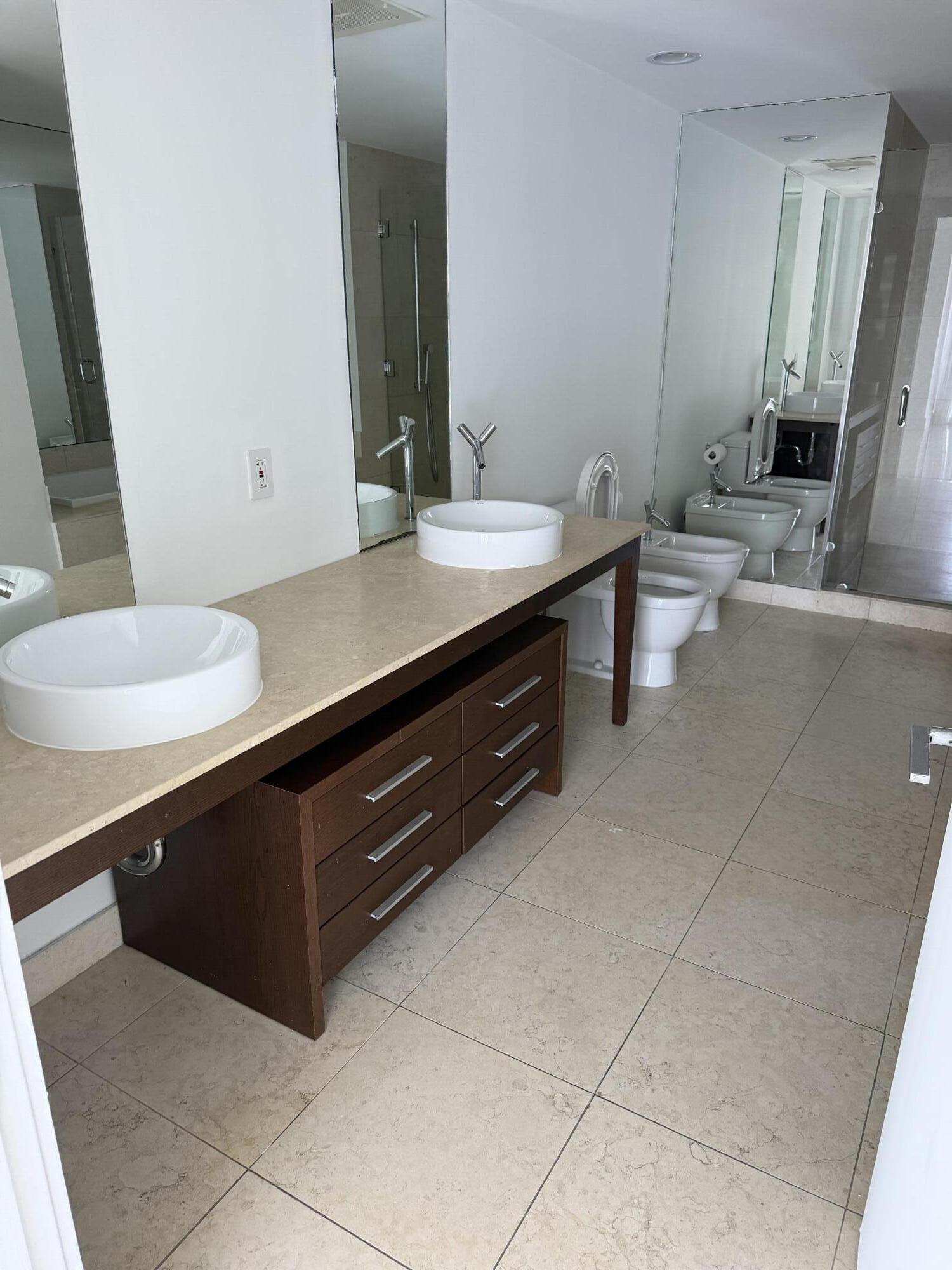 475 Brickell #4615 Miami, FL 33131