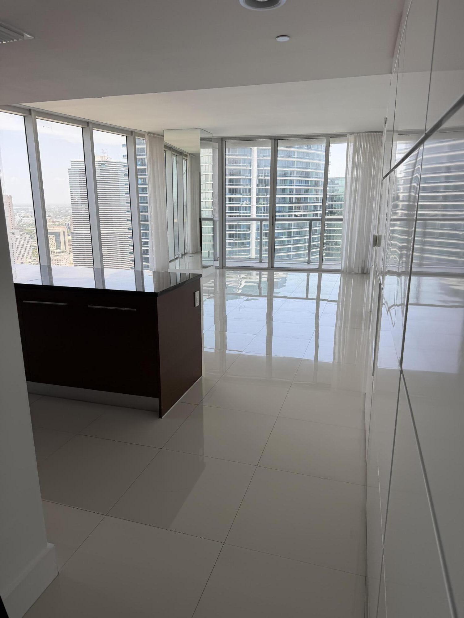 475 Brickell #4615 Miami, FL 33131