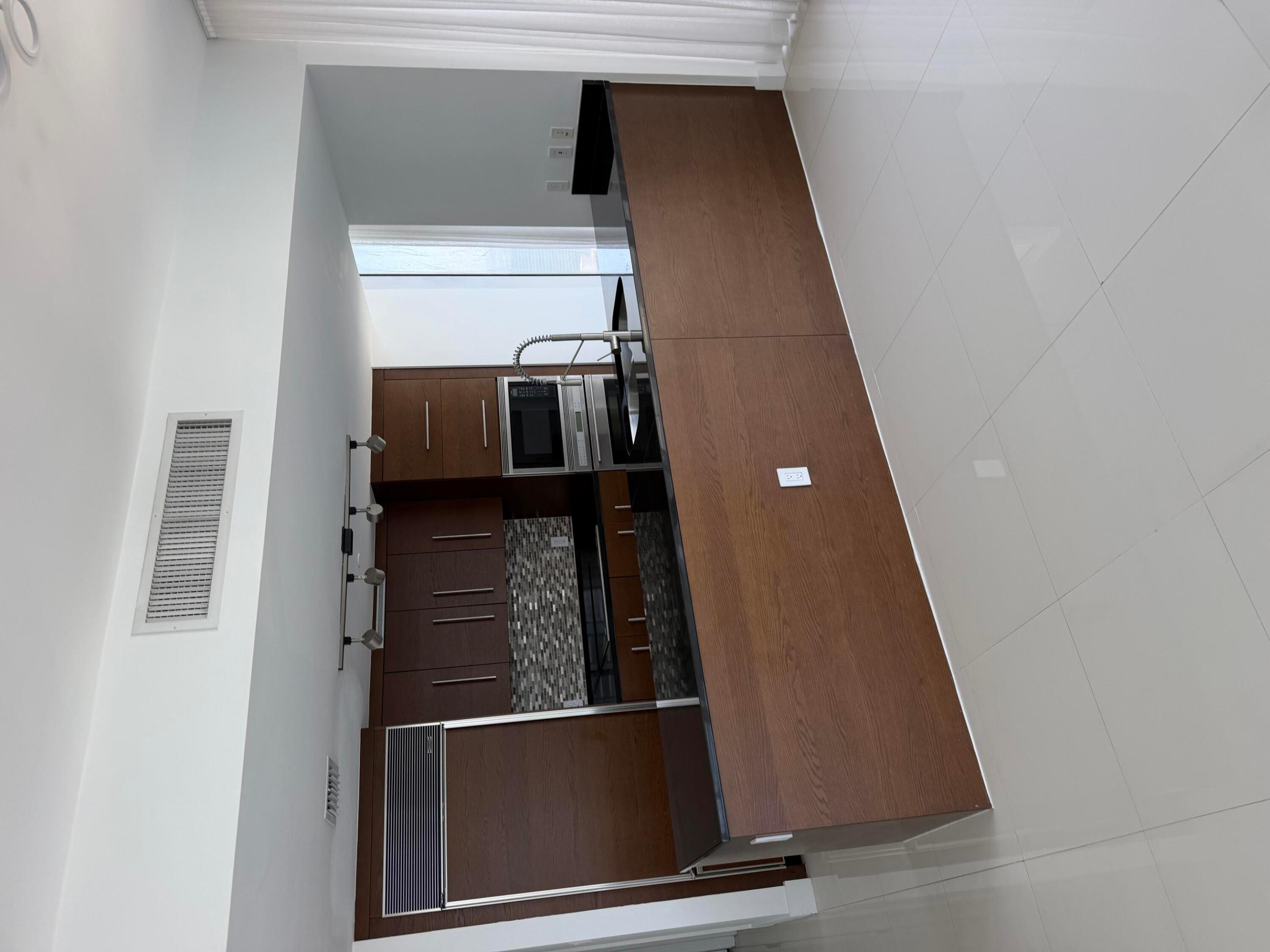 475 Brickell #4615 Miami, FL 33131