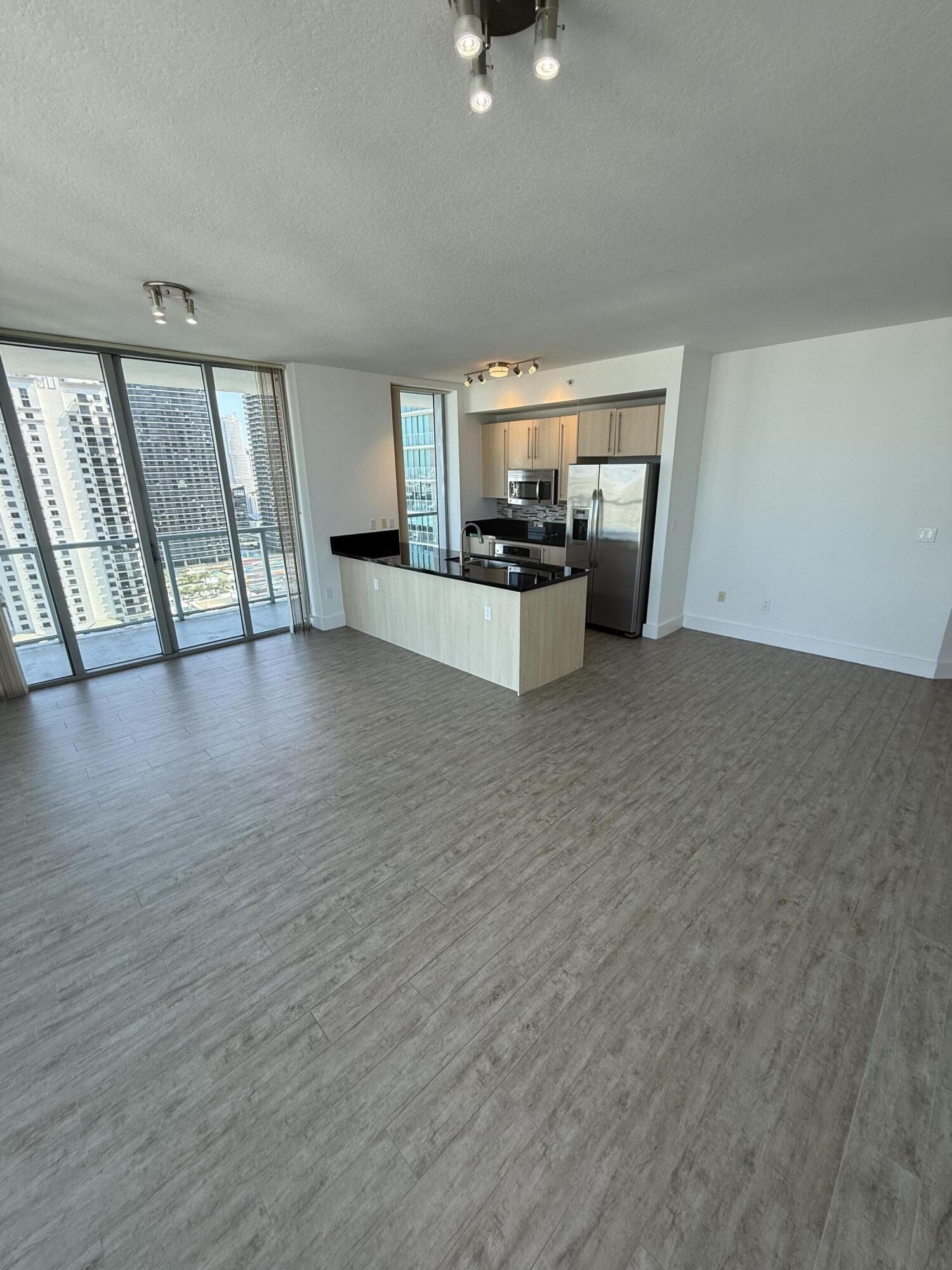 image Axis on Brickell South3