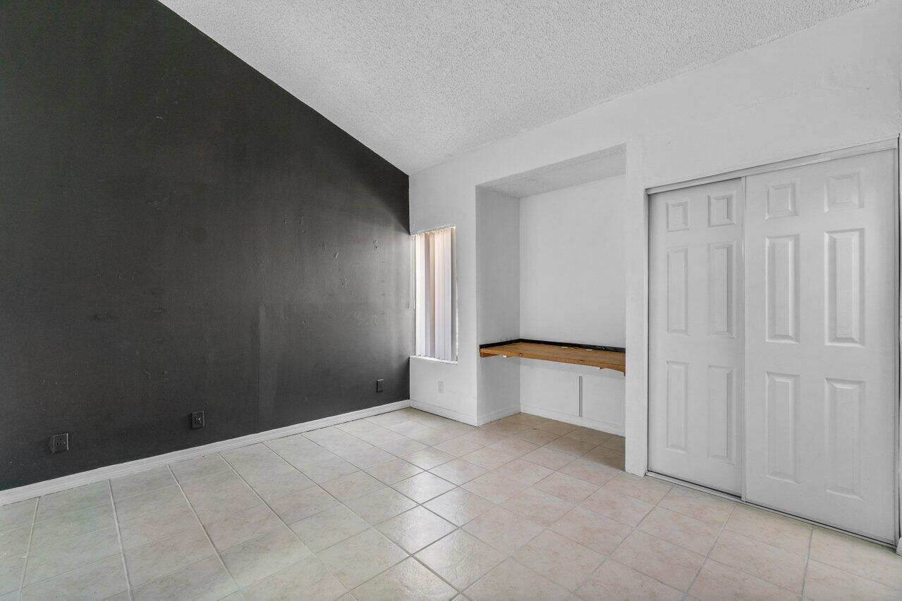 1149 NW 13th St #5 Boca Raton, FL 33486