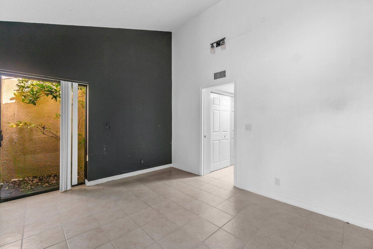 1149 NW 13th St #5 Boca Raton, FL 33486